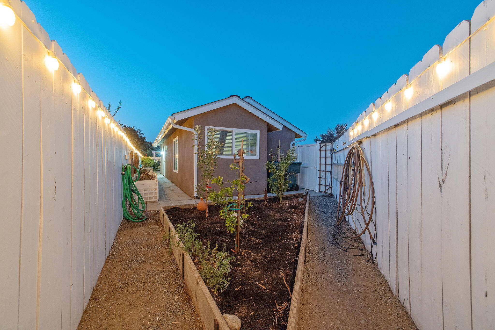 445 Mike Ct, Lemoore, CA 93245