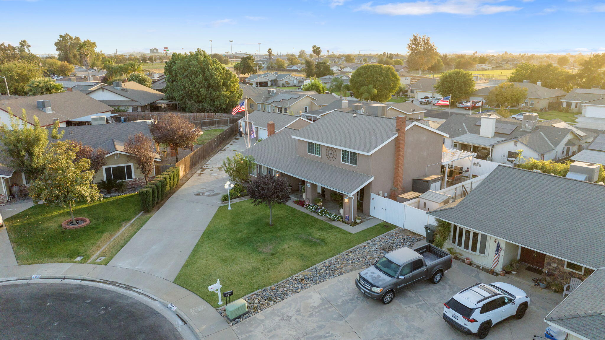 445 Mike Ct, Lemoore, CA 93245