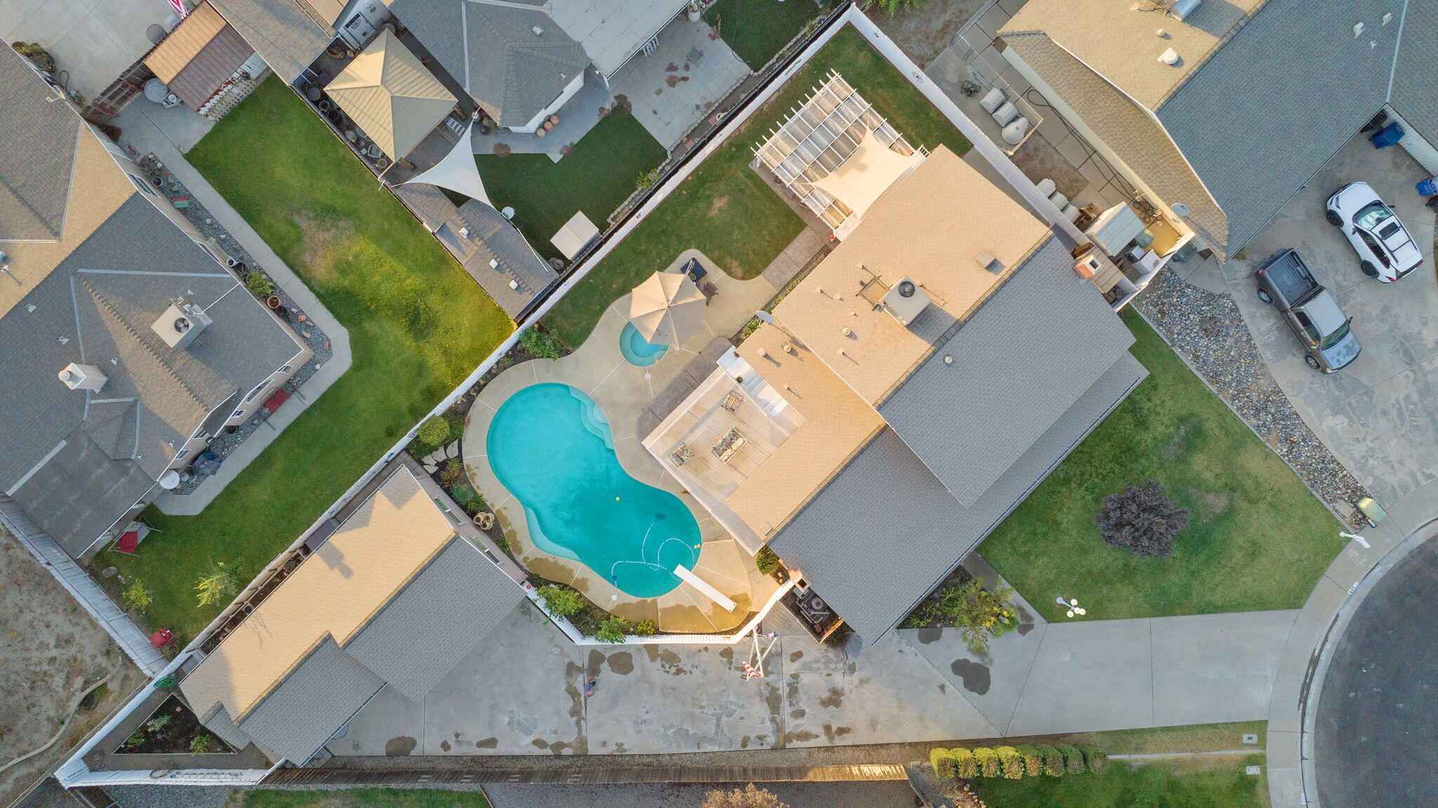 445 Mike Ct, Lemoore, CA 93245