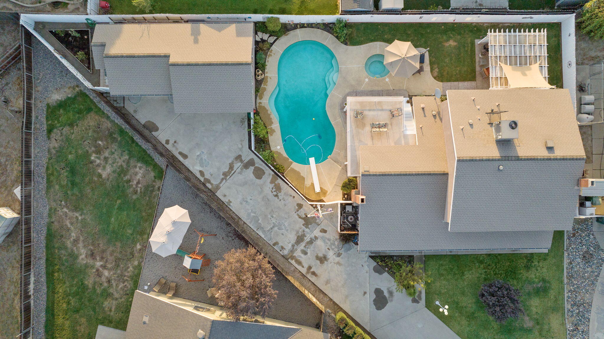 445 Mike Ct, Lemoore, CA 93245