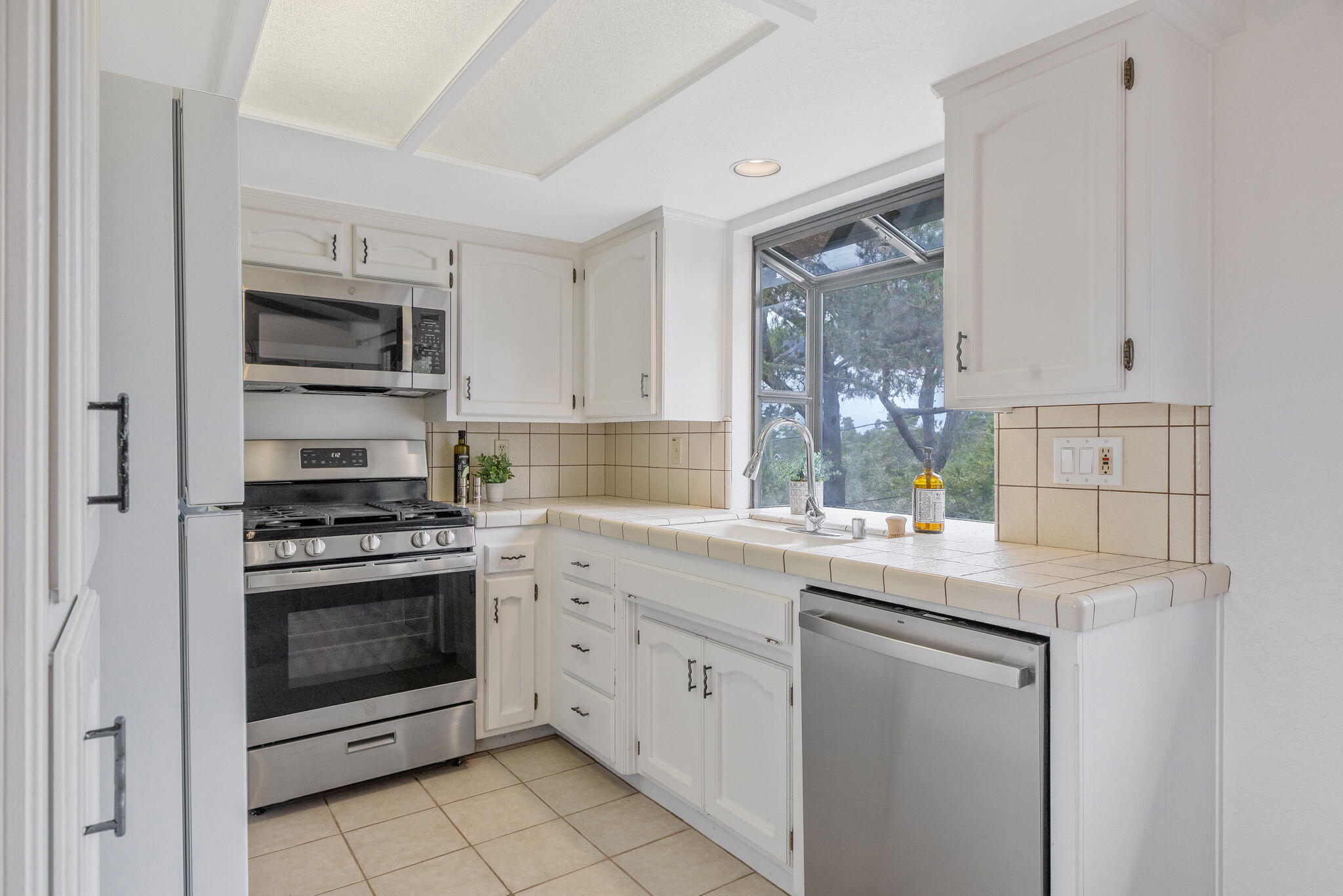 1875 Chester Ln, Cambria, CA 93428