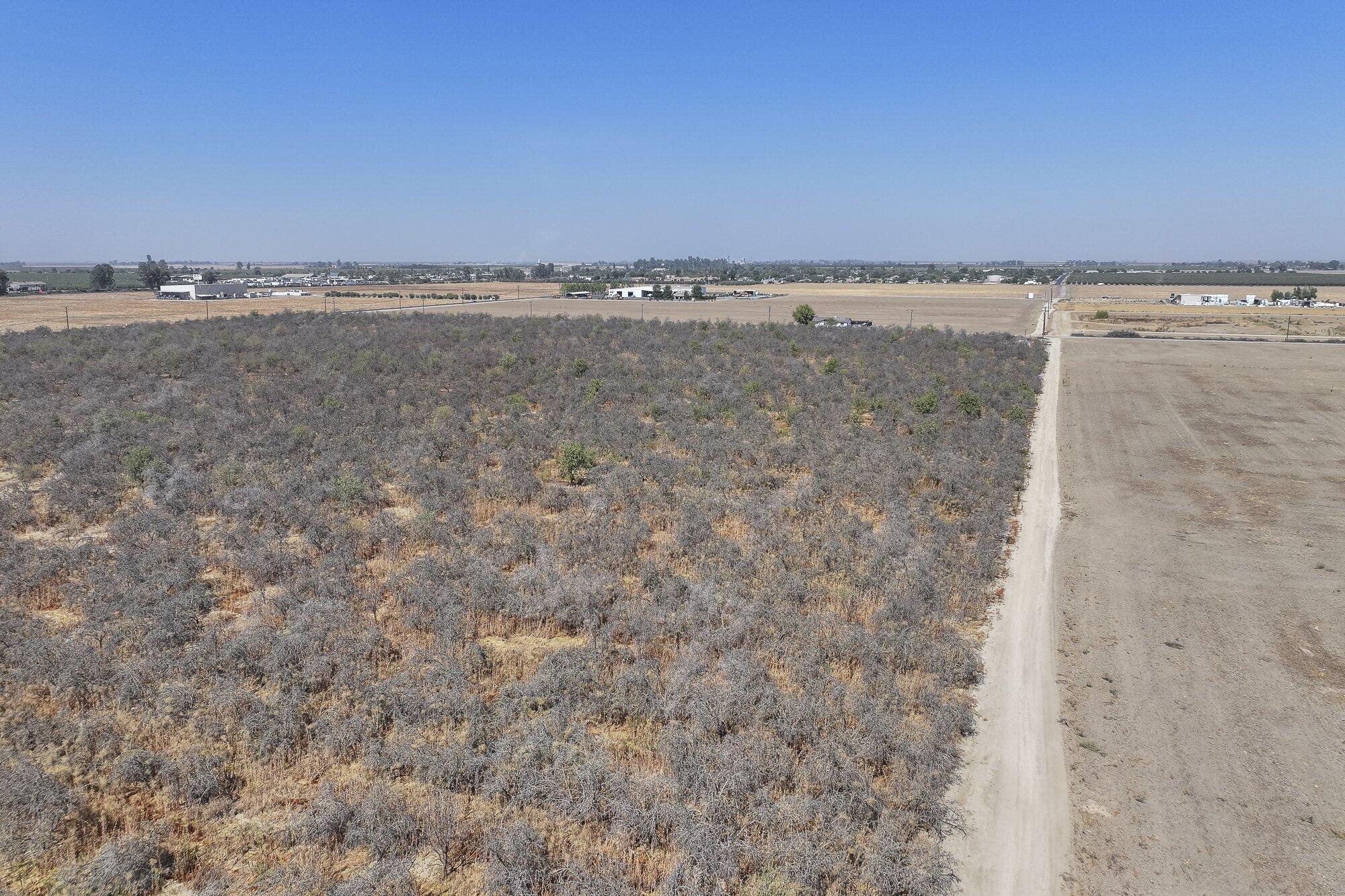 1351 E Sierra Ave, Pixley, CA 93256