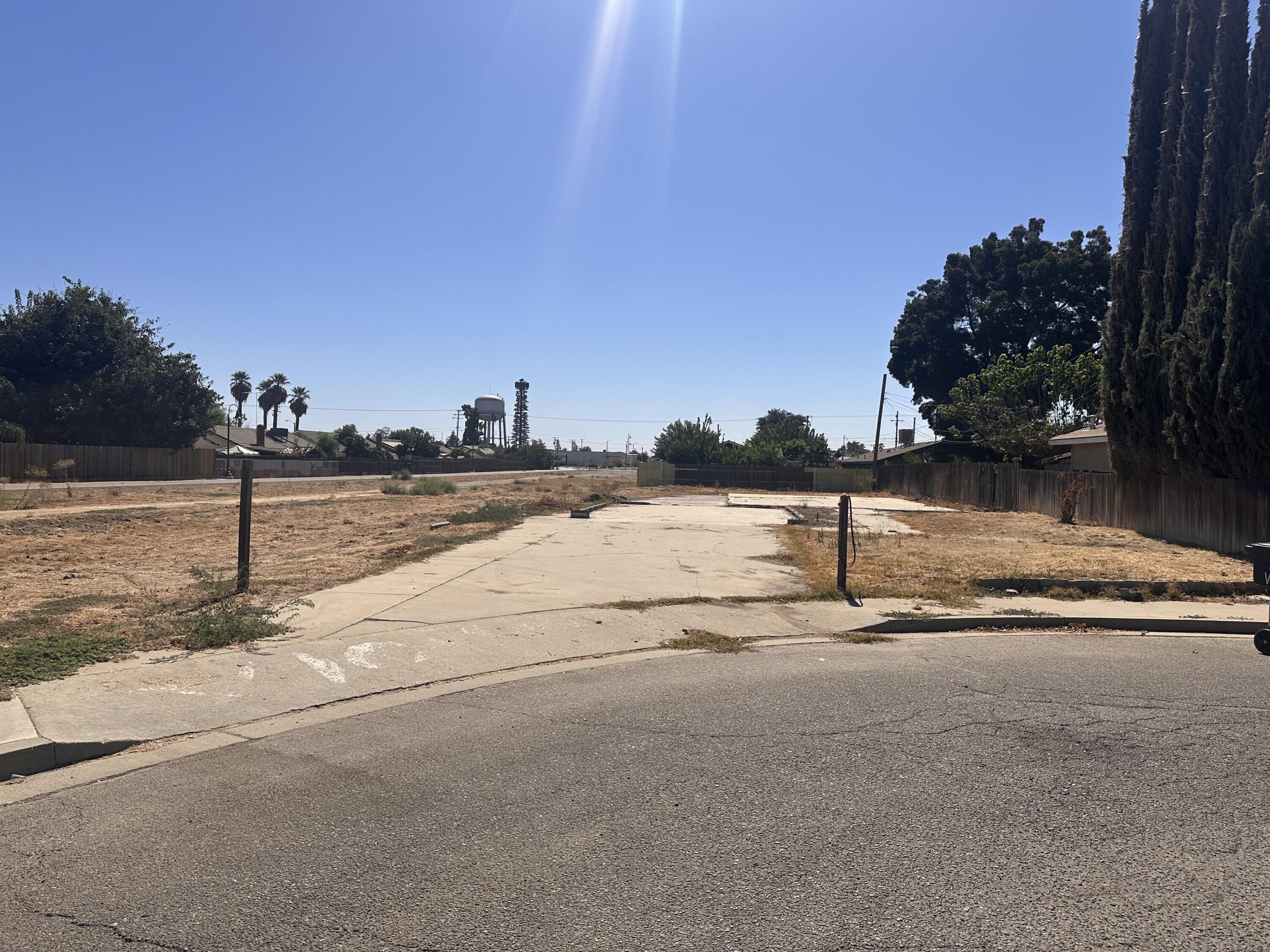 445 E Parker Ct, Visalia, CA 93291