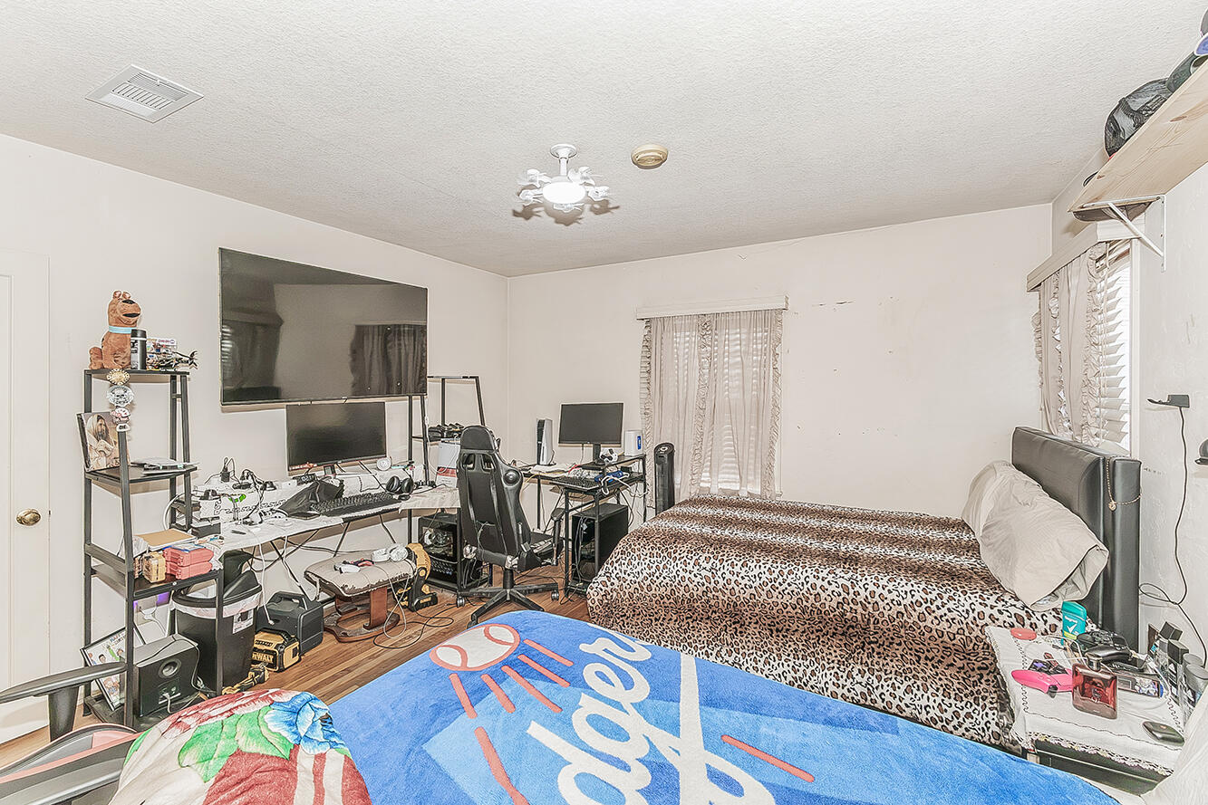 4704 E Tulare Ave, Fresno, CA 93702