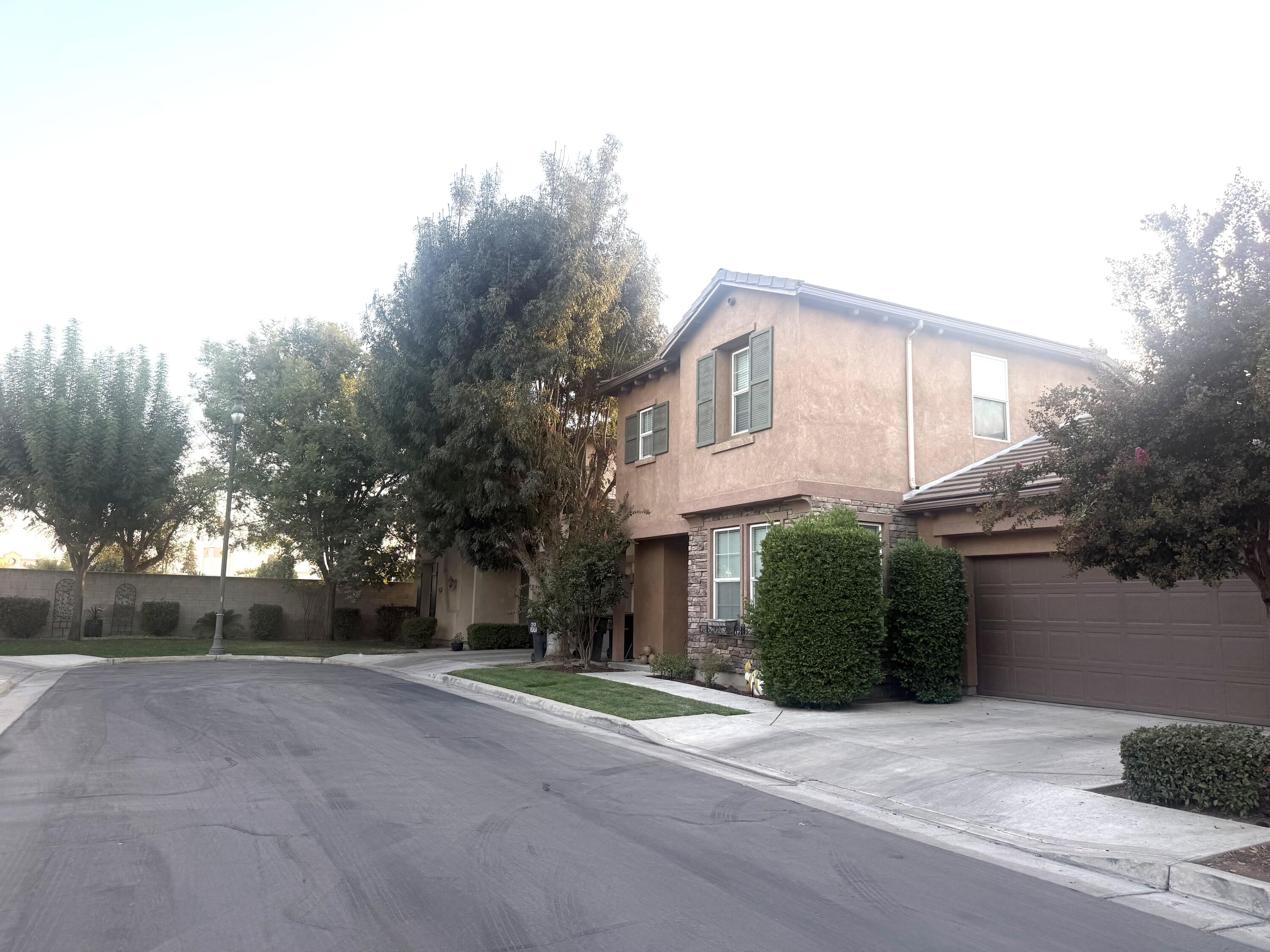 1421 N Cortona Ct, Visalia, CA 93291