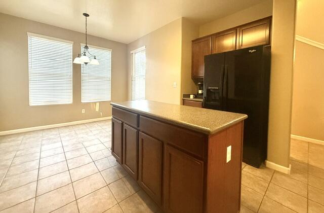 1421 N Cortona Ct, Visalia, CA 93291
