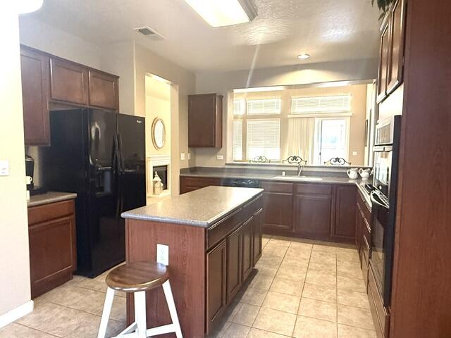 1421 N Cortona Ct, Visalia, CA 93291