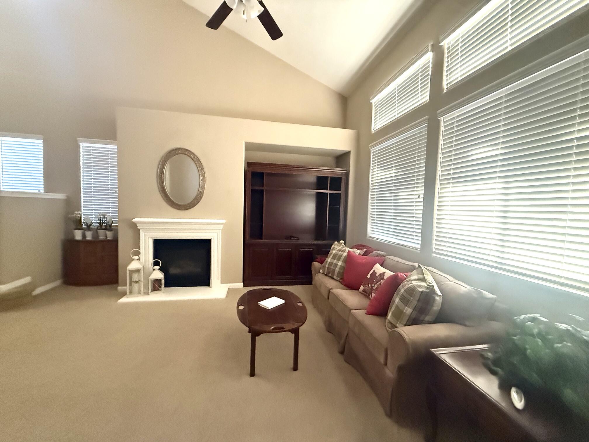 1421 N Cortona Ct, Visalia, CA 93291