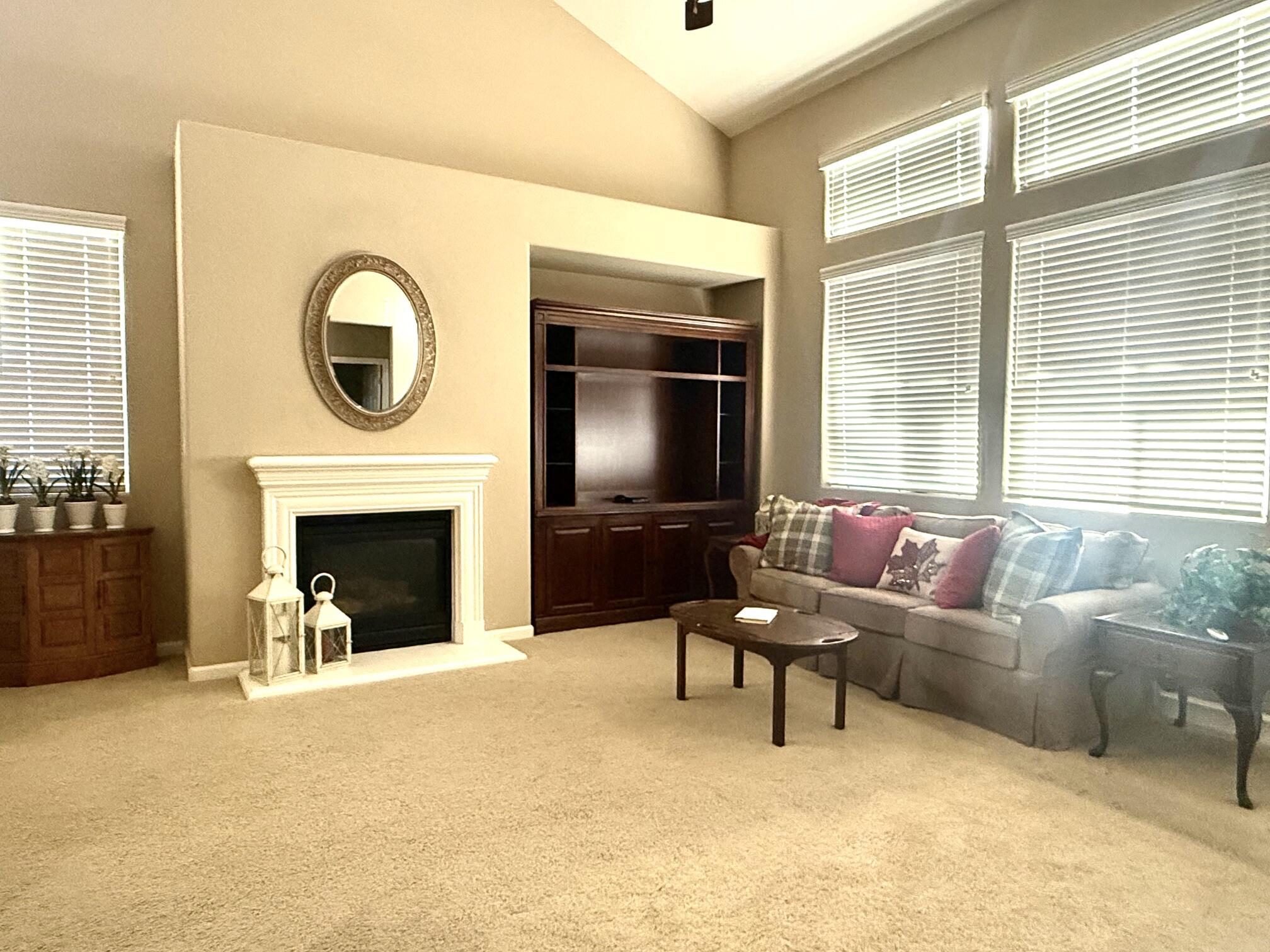 1421 N Cortona Ct, Visalia, CA 93291