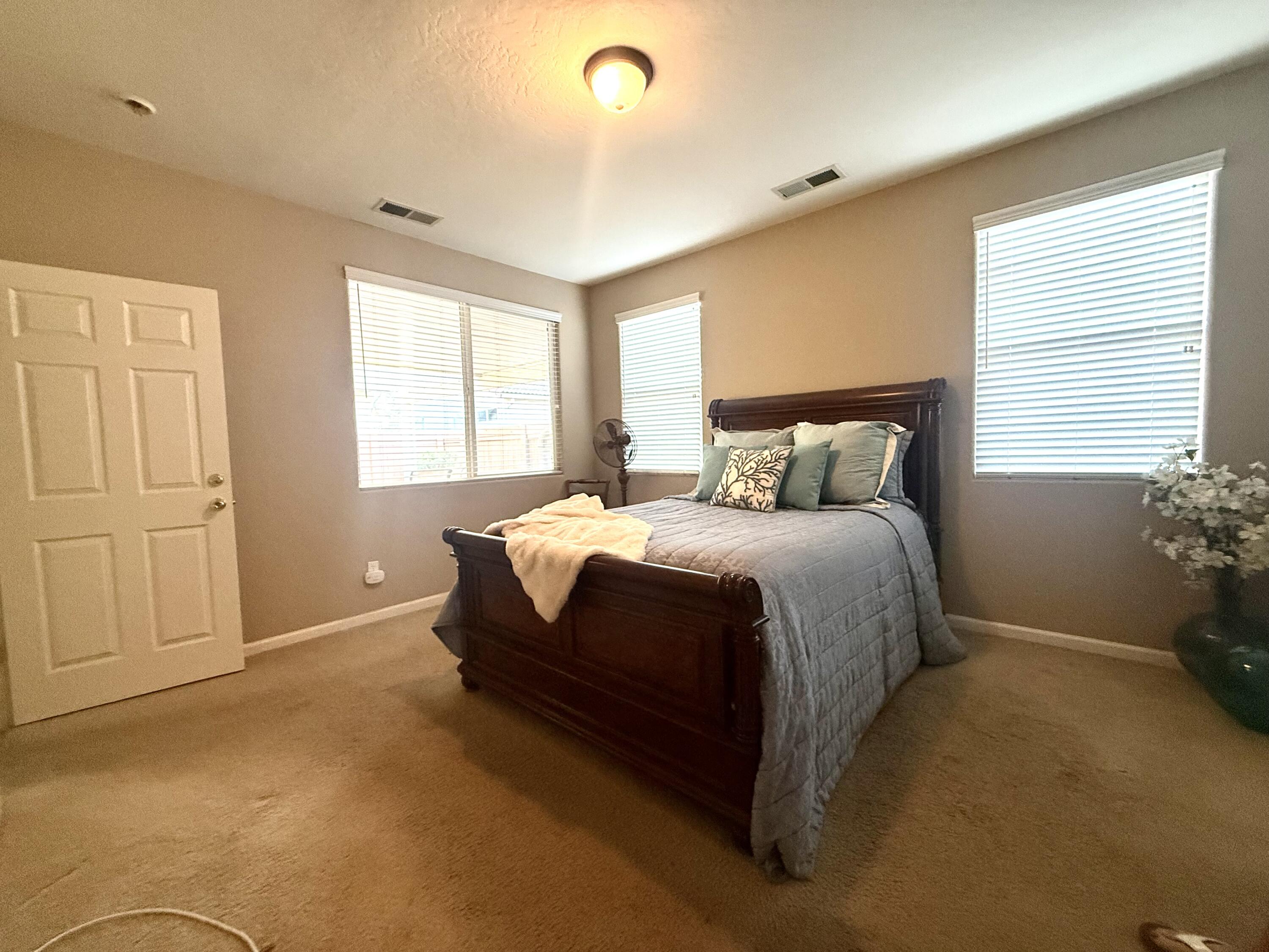 1421 N Cortona Ct, Visalia, CA 93291