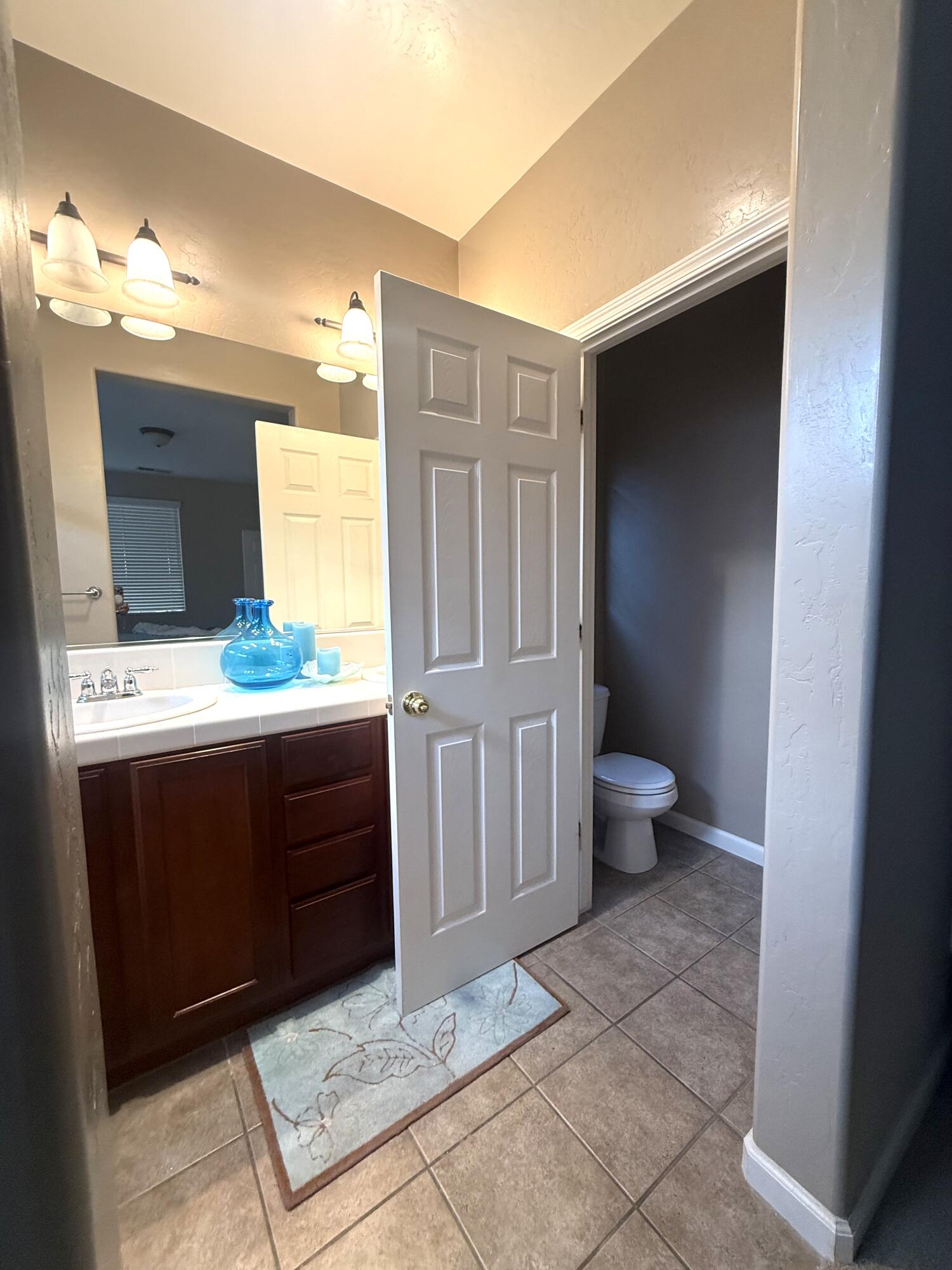 1421 N Cortona Ct, Visalia, CA 93291