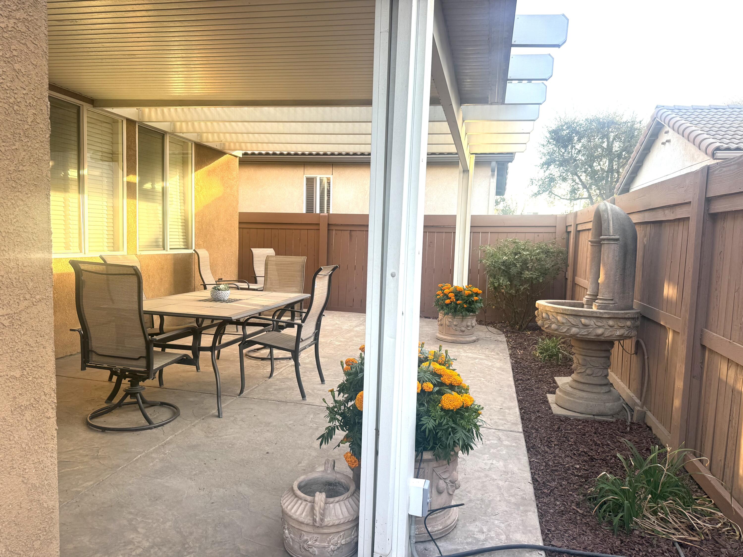 1421 N Cortona Ct, Visalia, CA 93291