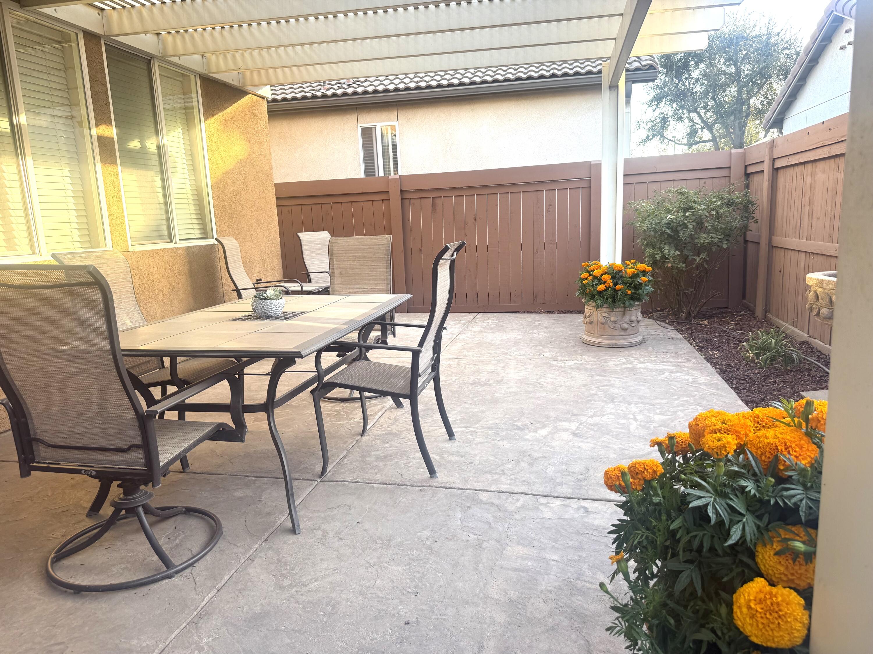 1421 N Cortona Ct, Visalia, CA 93291