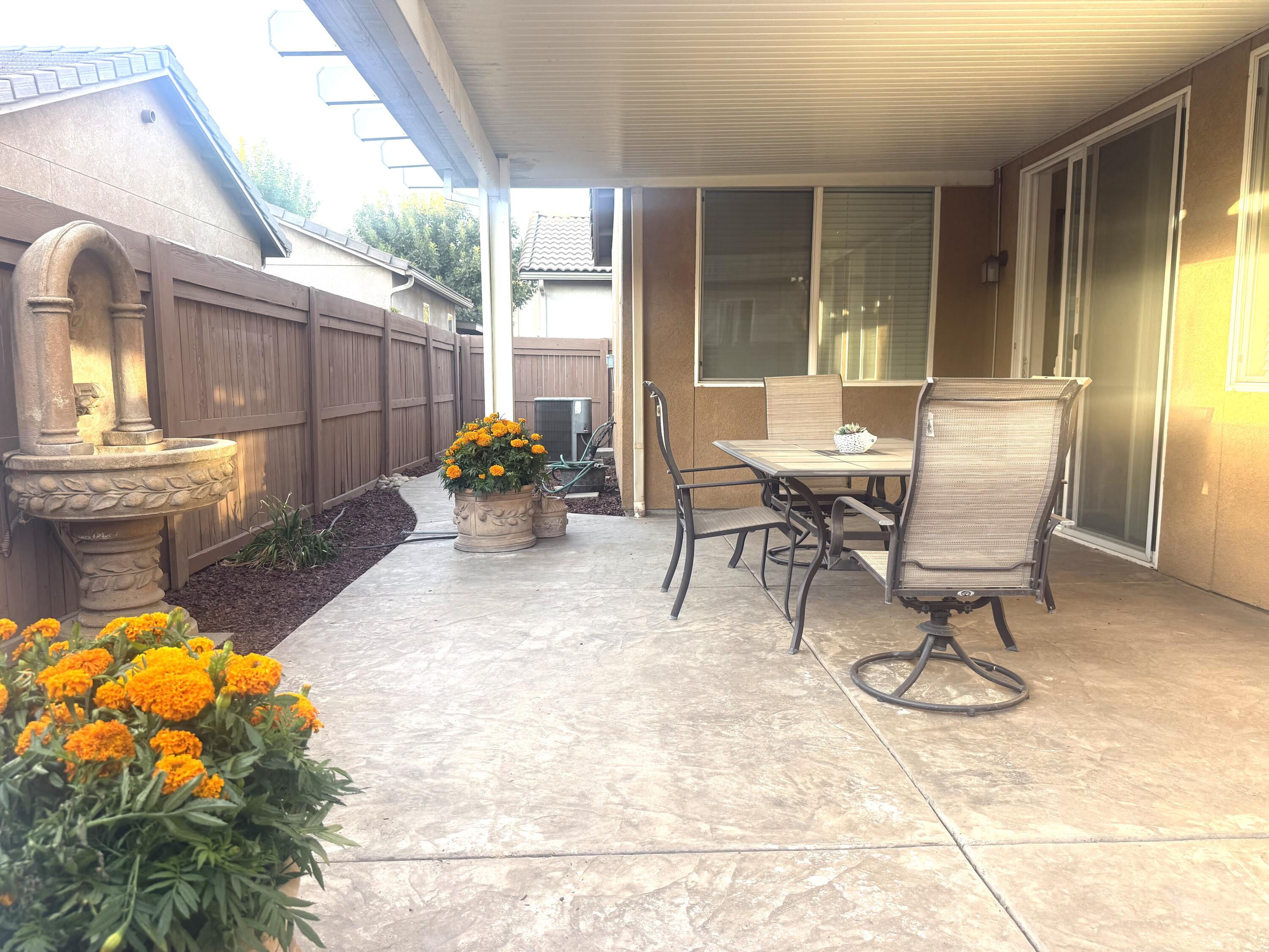 1421 N Cortona Ct, Visalia, CA 93291