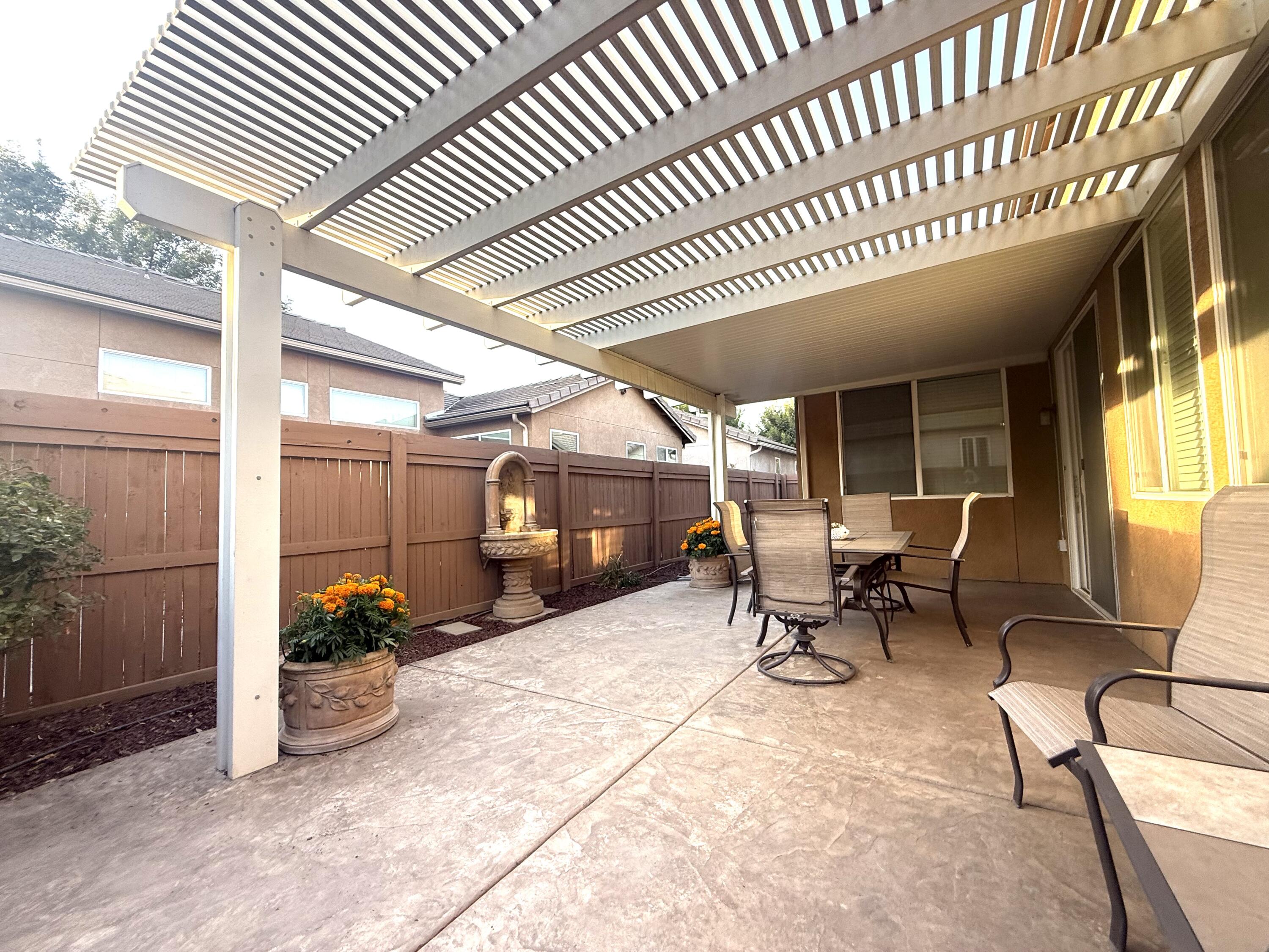 1421 N Cortona Ct, Visalia, CA 93291
