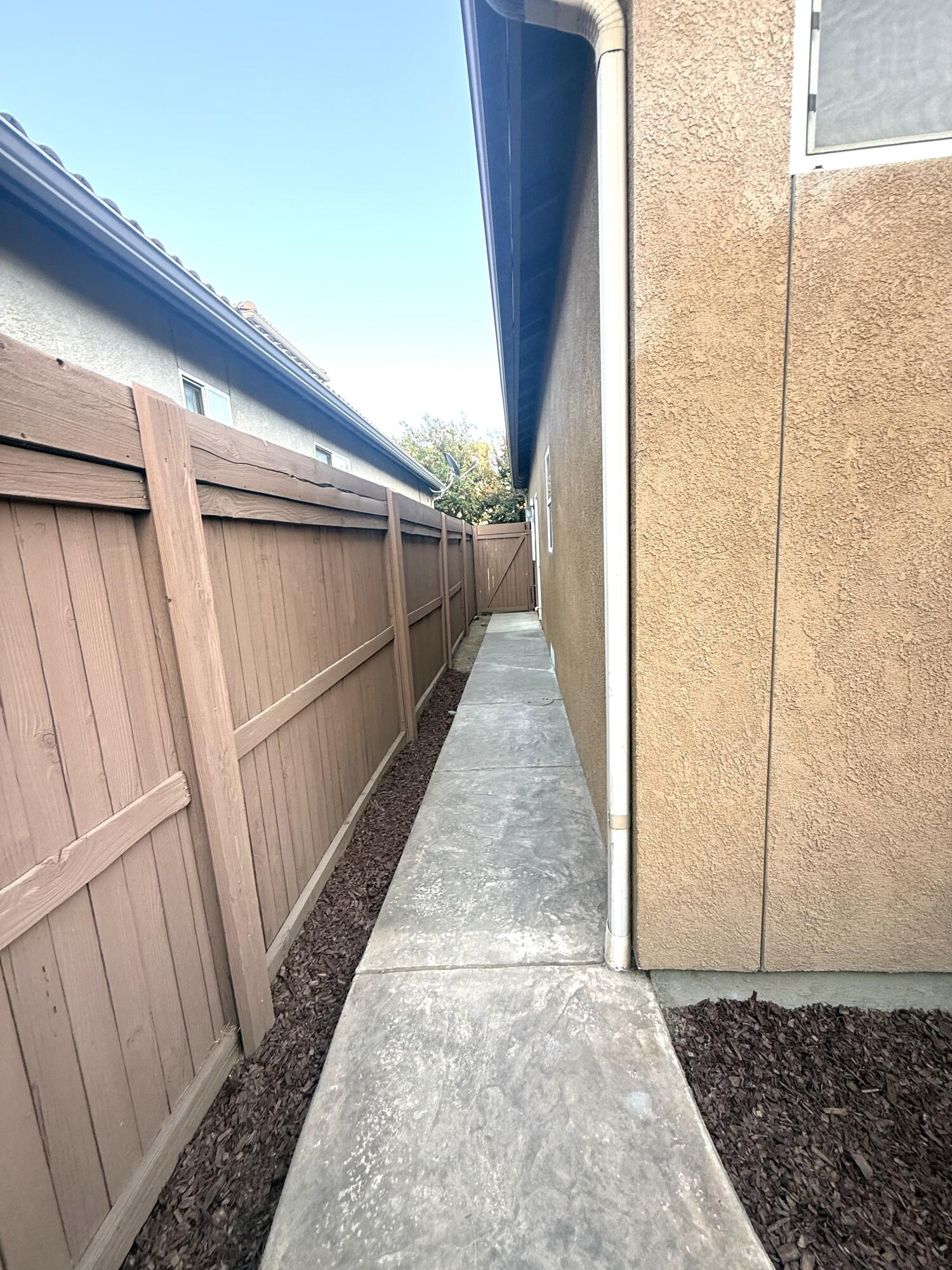 1421 N Cortona Ct, Visalia, CA 93291