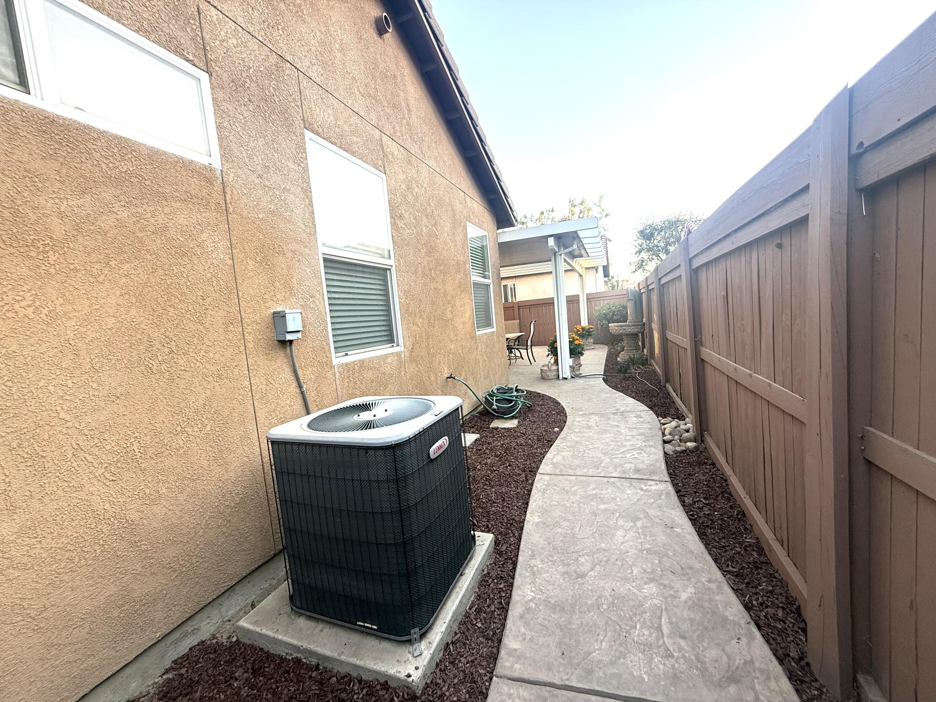 1421 N Cortona Ct, Visalia, CA 93291