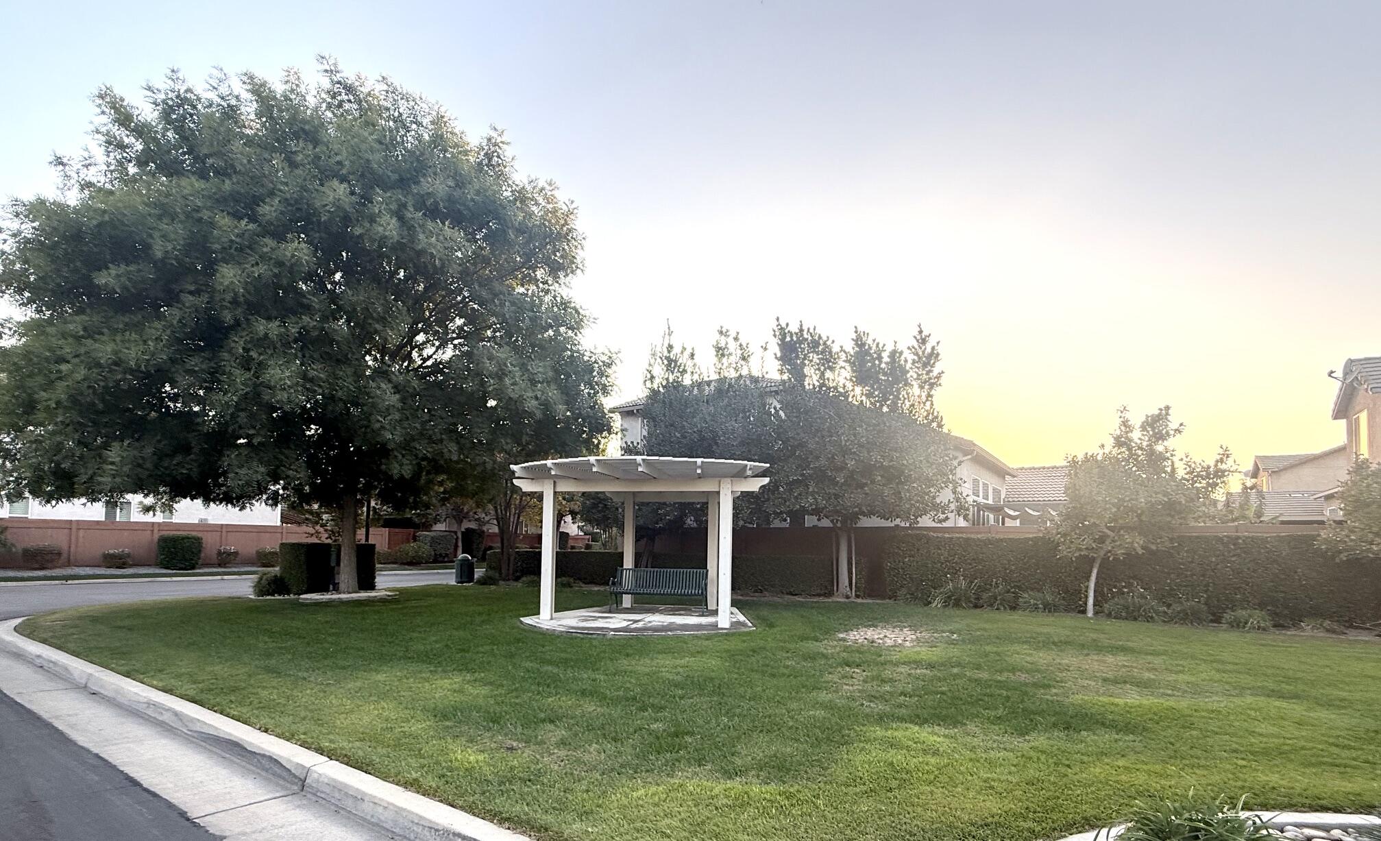 1421 N Cortona Ct, Visalia, CA 93291