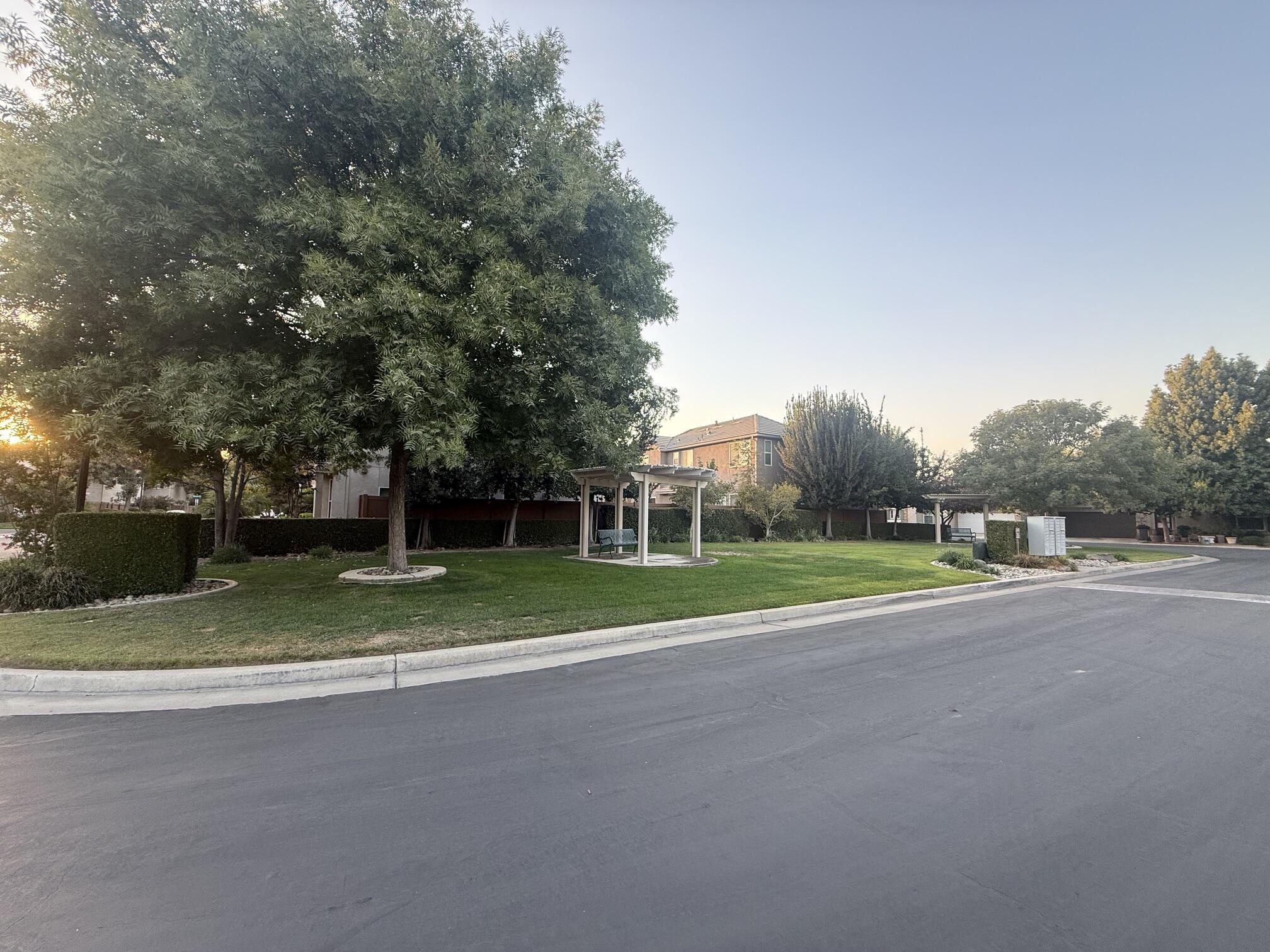 1421 N Cortona Ct, Visalia, CA 93291