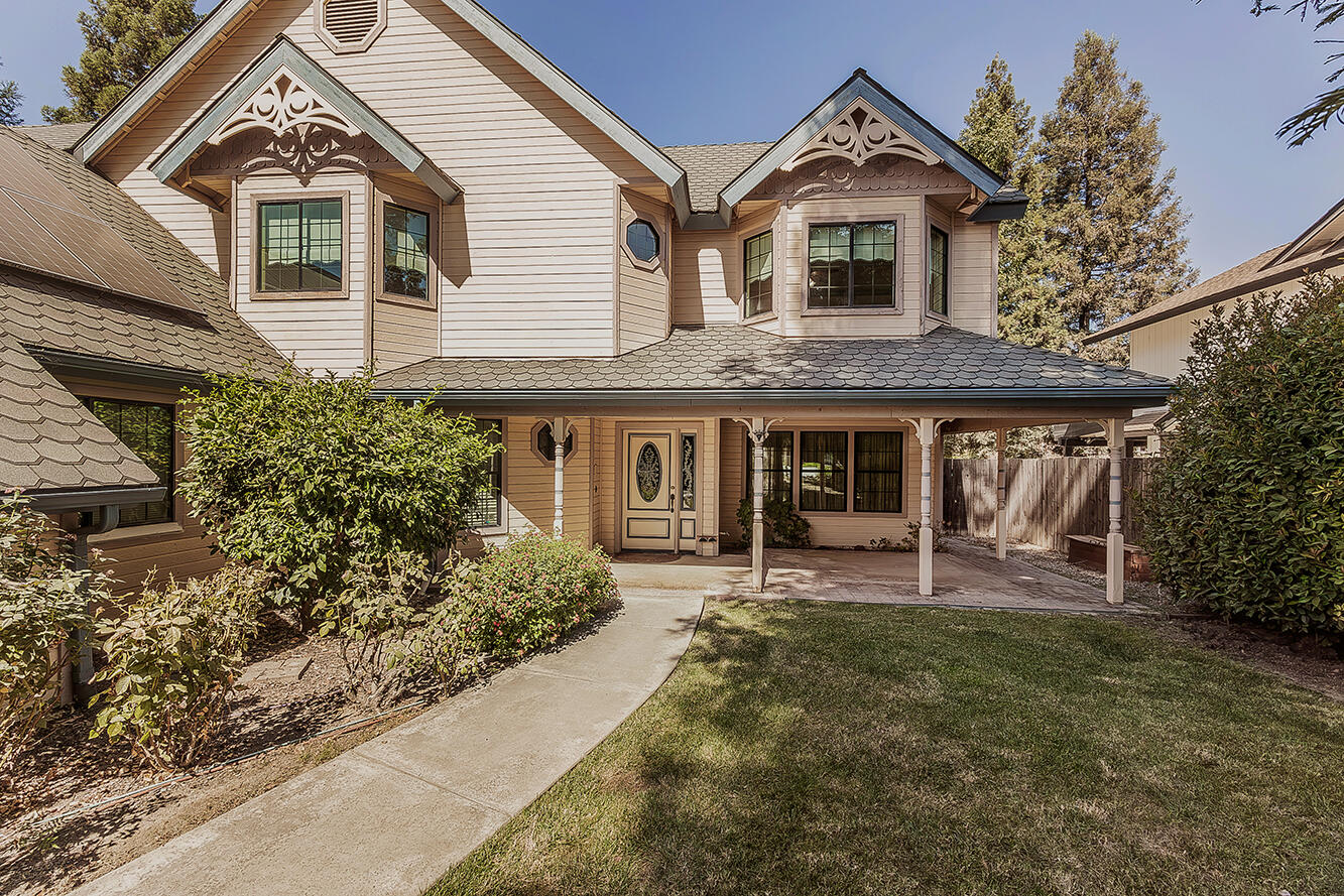 5536 W Prospect Dr, Visalia, CA 93291