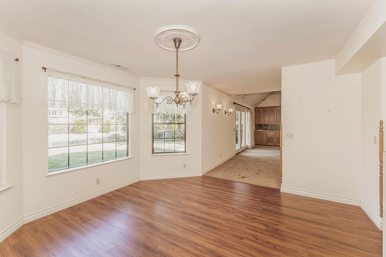 5536 W Prospect Dr, Visalia, CA 93291