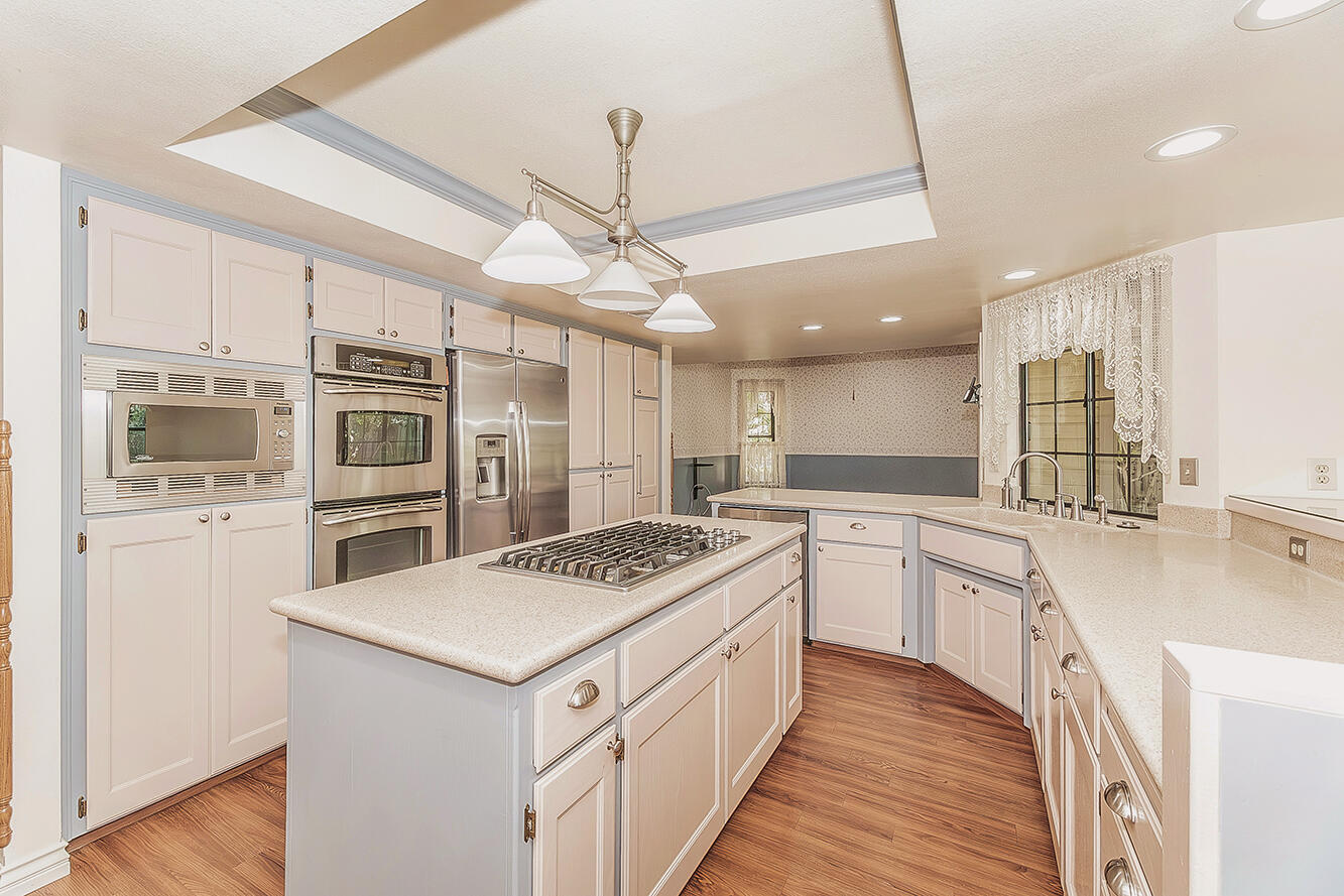 5536 W Prospect Dr, Visalia, CA 93291
