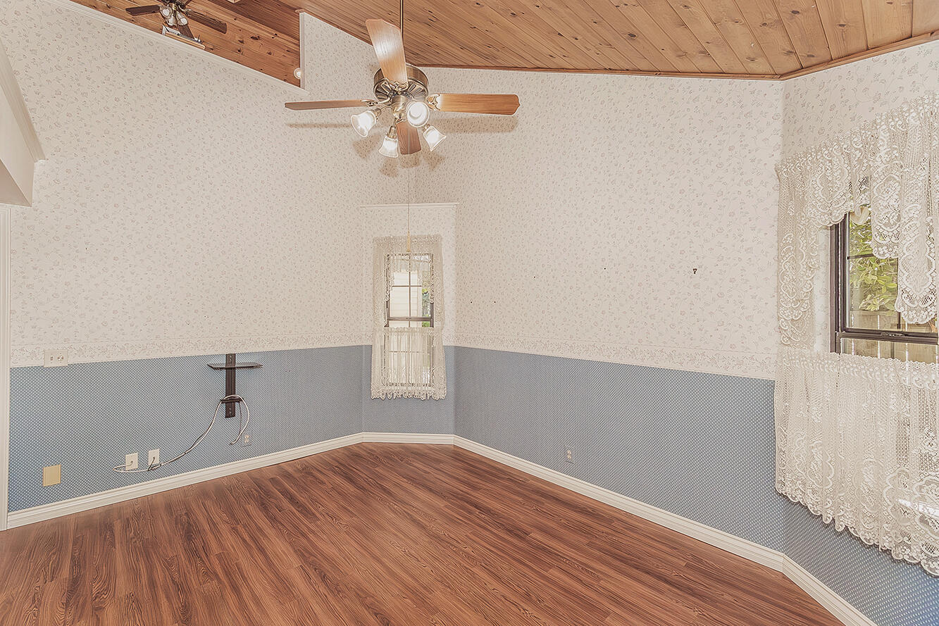 5536 W Prospect Dr, Visalia, CA 93291