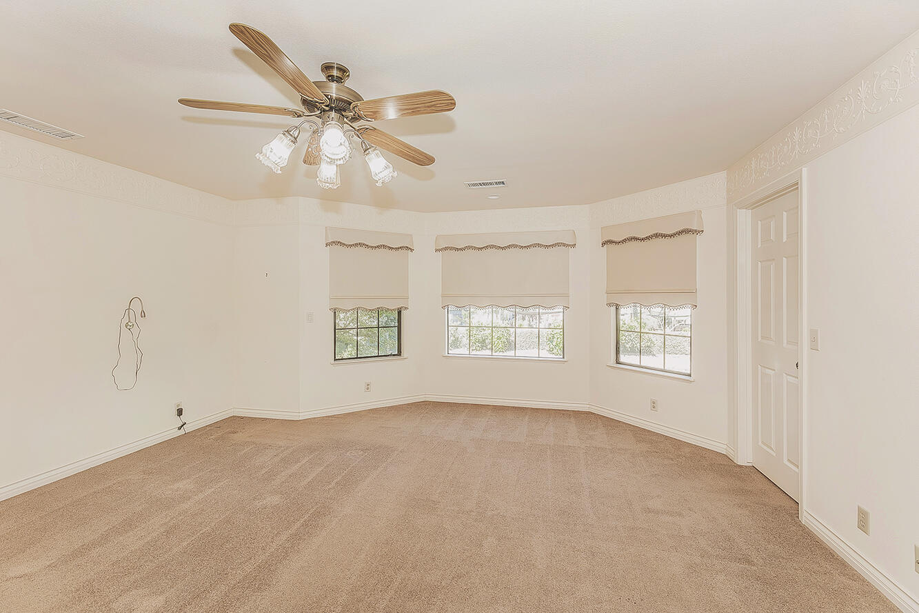 5536 W Prospect Dr, Visalia, CA 93291