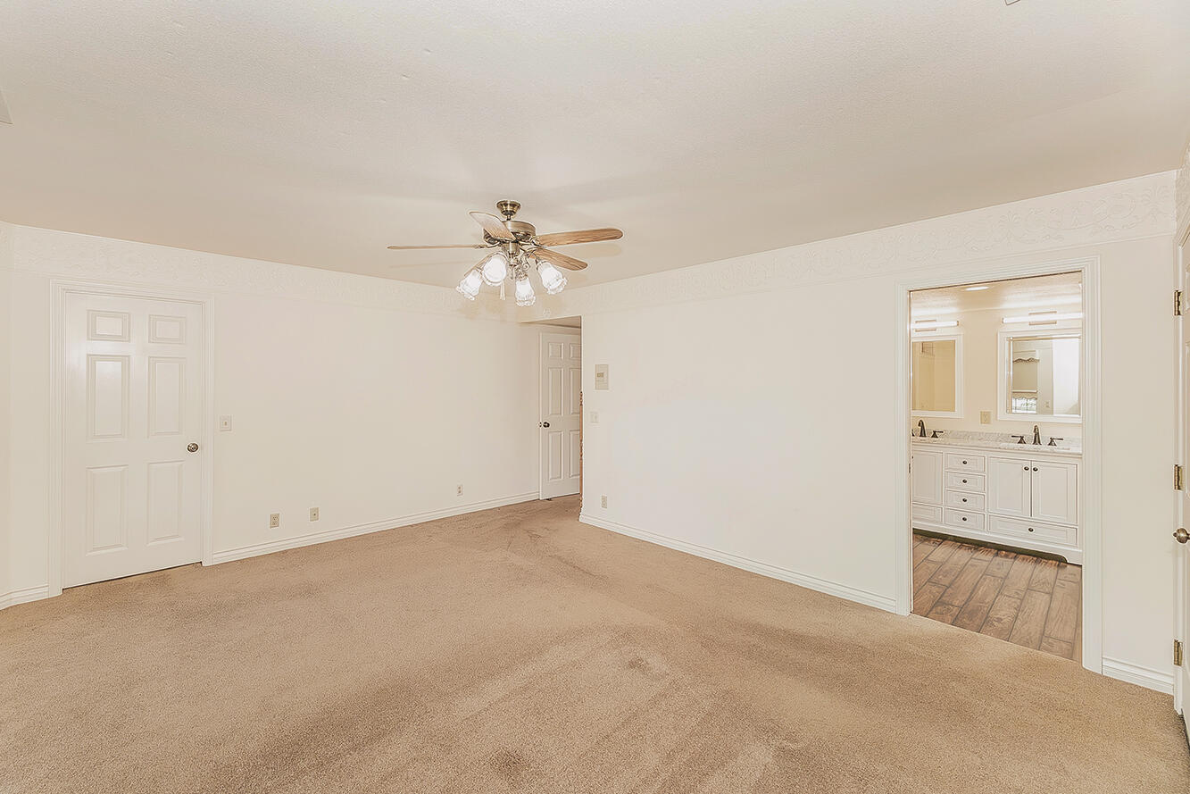 5536 W Prospect Dr, Visalia, CA 93291