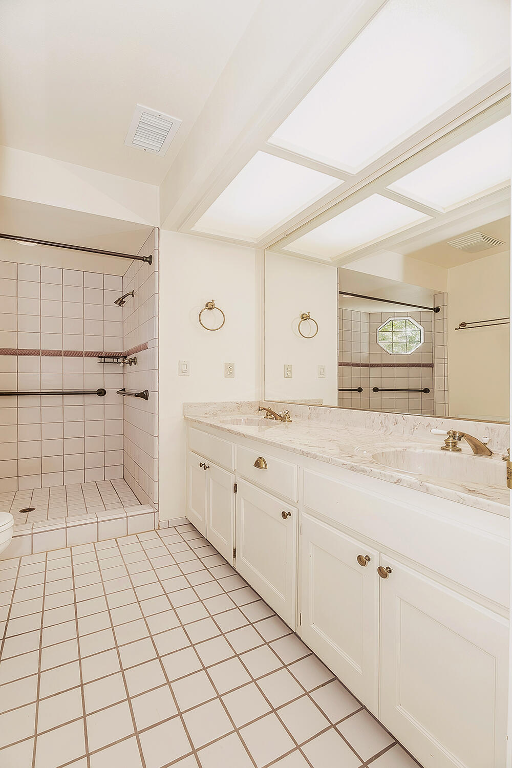 5536 W Prospect Dr, Visalia, CA 93291
