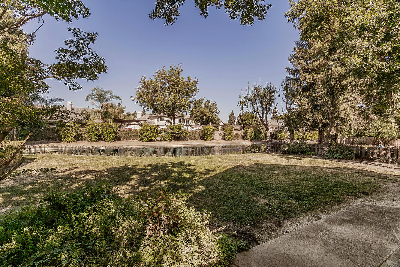 5536 W Prospect Dr, Visalia, CA 93291