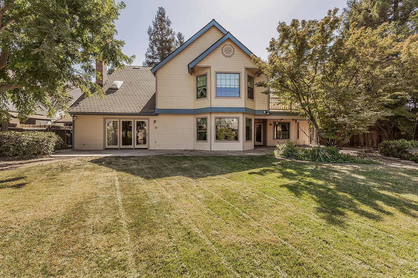 5536 W Prospect Dr, Visalia, CA 93291