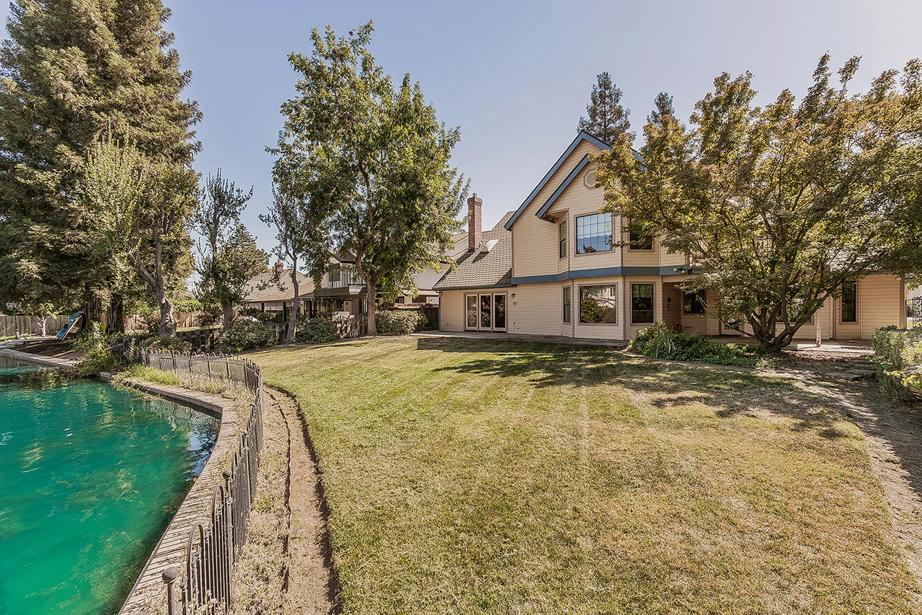 5536 W Prospect Dr, Visalia, CA 93291
