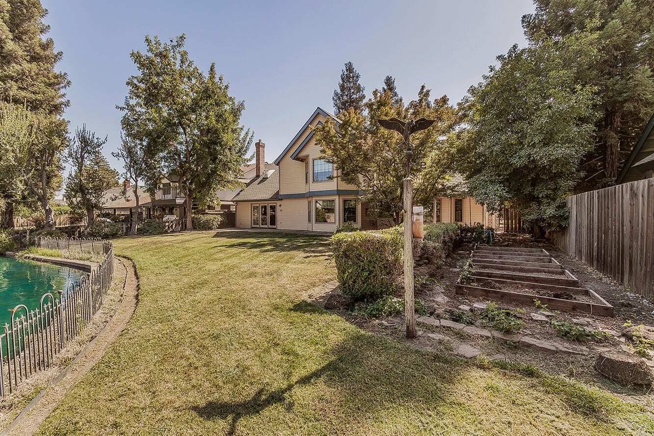 5536 W Prospect Dr, Visalia, CA 93291