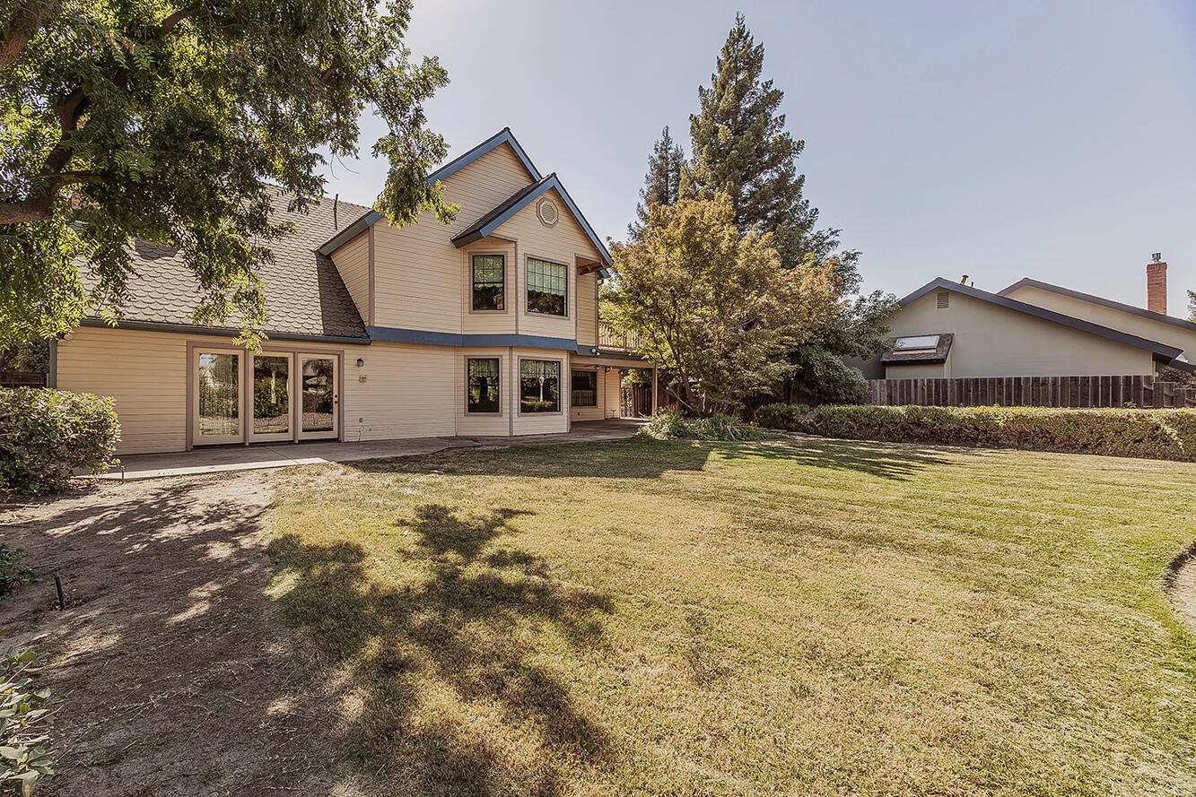 5536 W Prospect Dr, Visalia, CA 93291