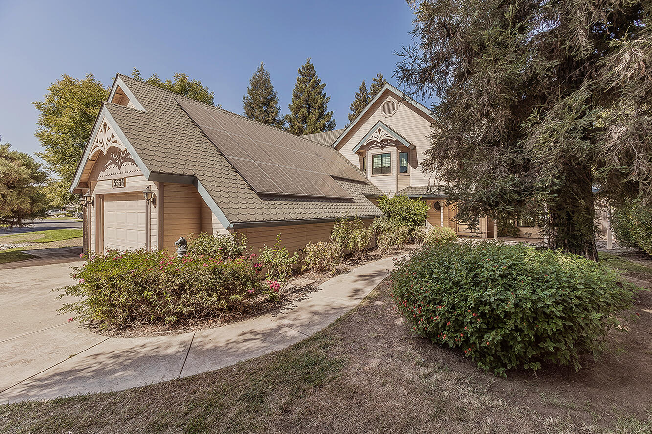 5536 W Prospect Dr, Visalia, CA 93291