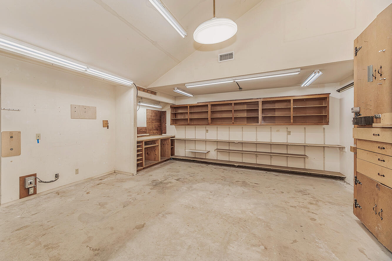 5536 W Prospect Dr, Visalia, CA 93291