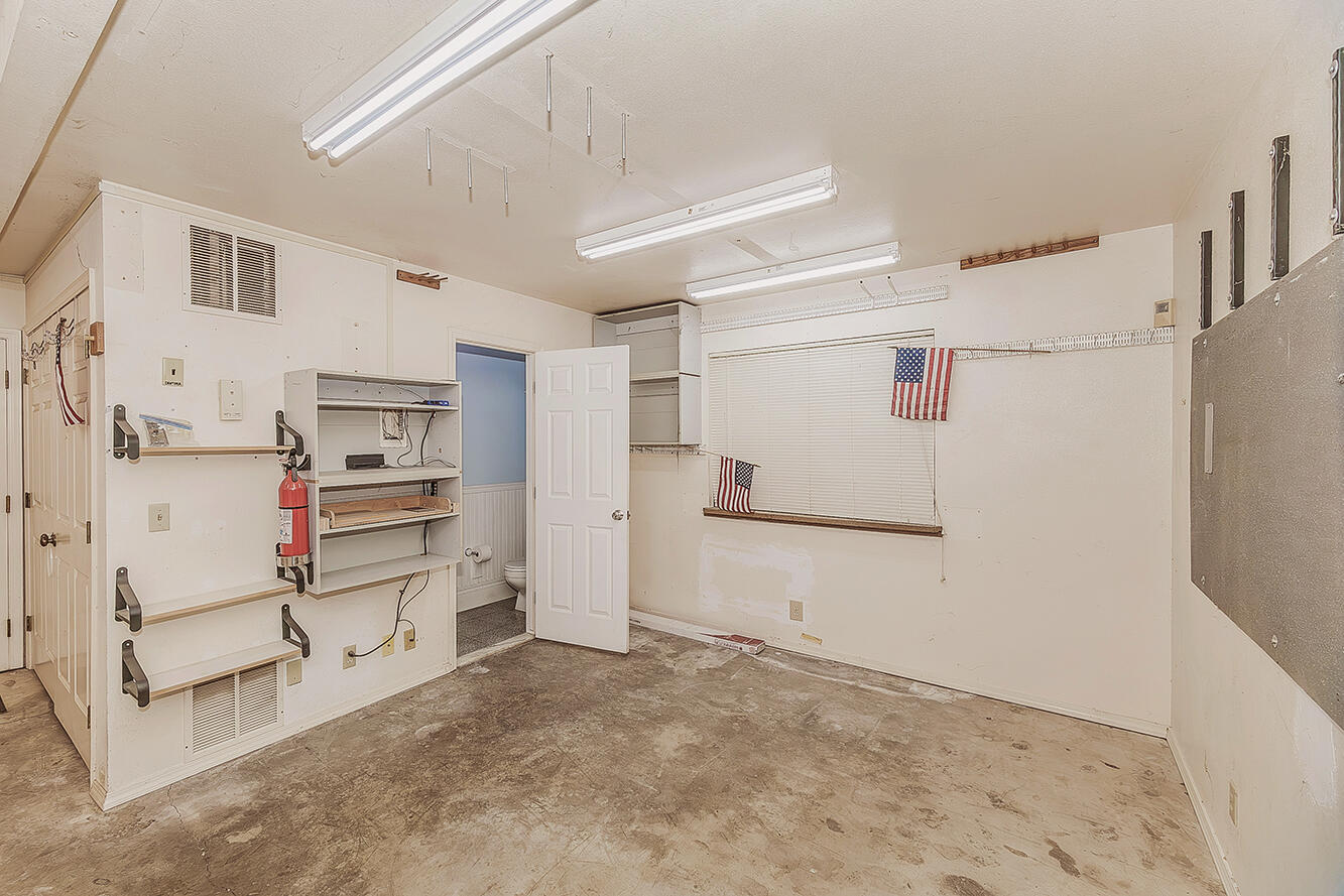 5536 W Prospect Dr, Visalia, CA 93291