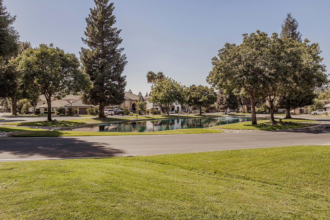 5536 W Prospect Dr, Visalia, CA 93291
