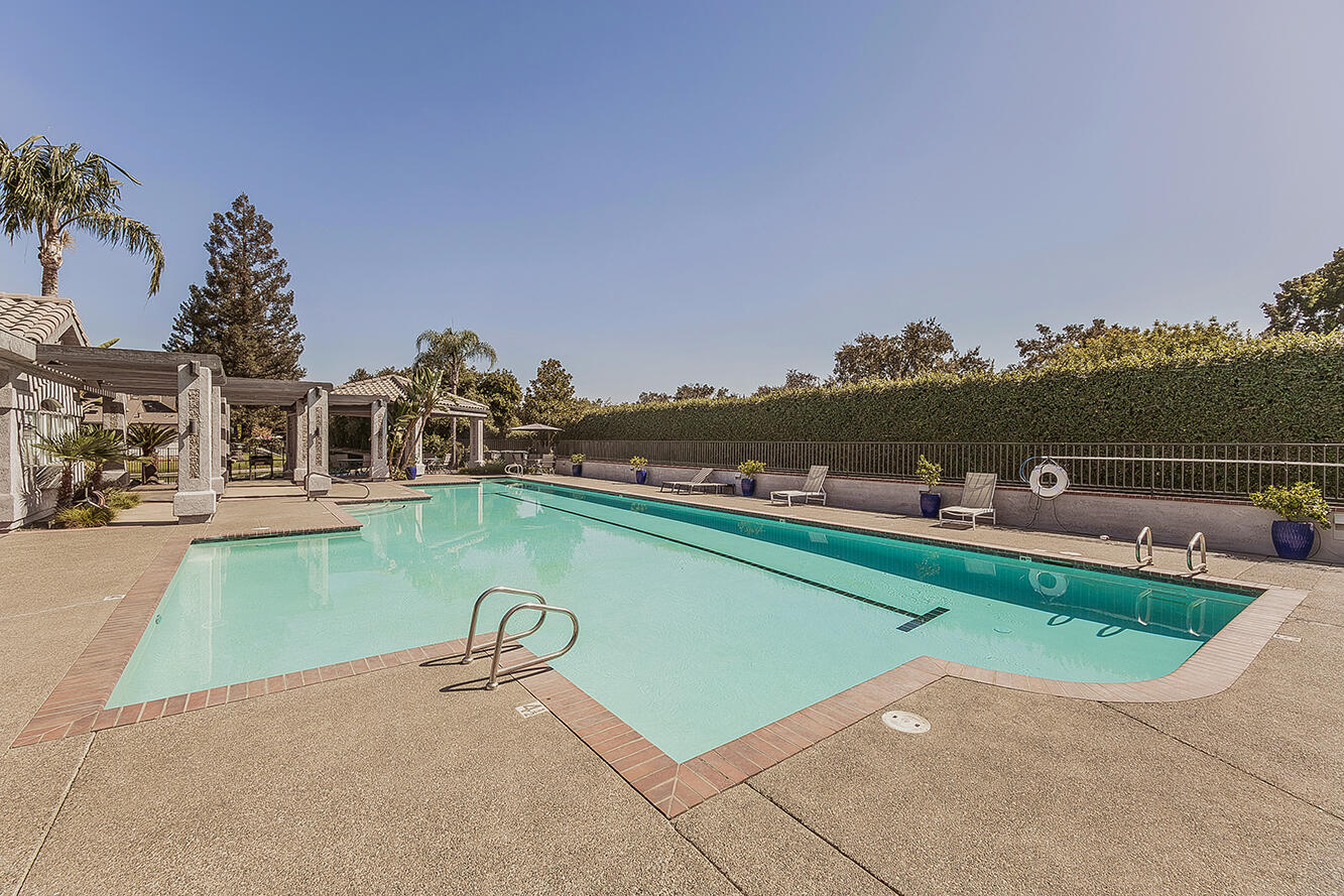5536 W Prospect Dr, Visalia, CA 93291