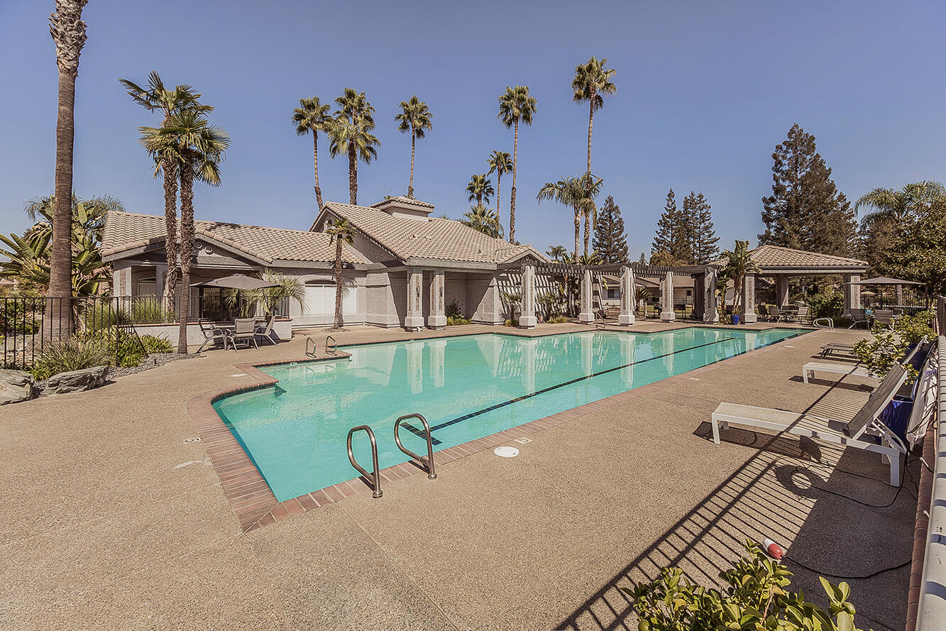 5536 W Prospect Dr, Visalia, CA 93291
