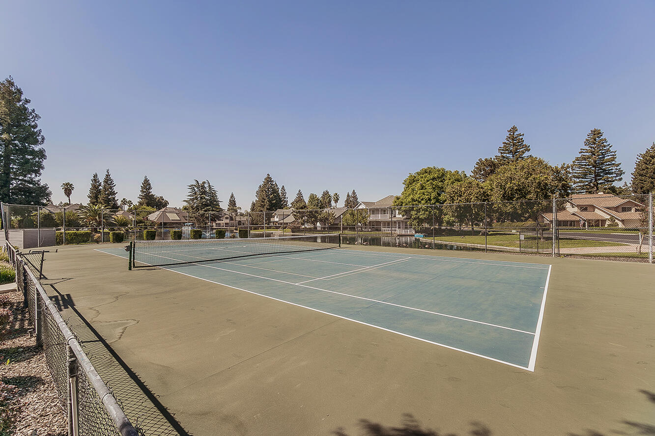 5536 W Prospect Dr, Visalia, CA 93291