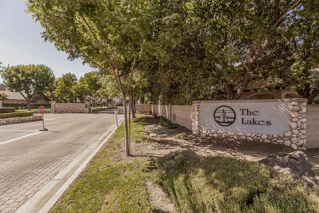 5536 W Prospect Dr, Visalia, CA 93291