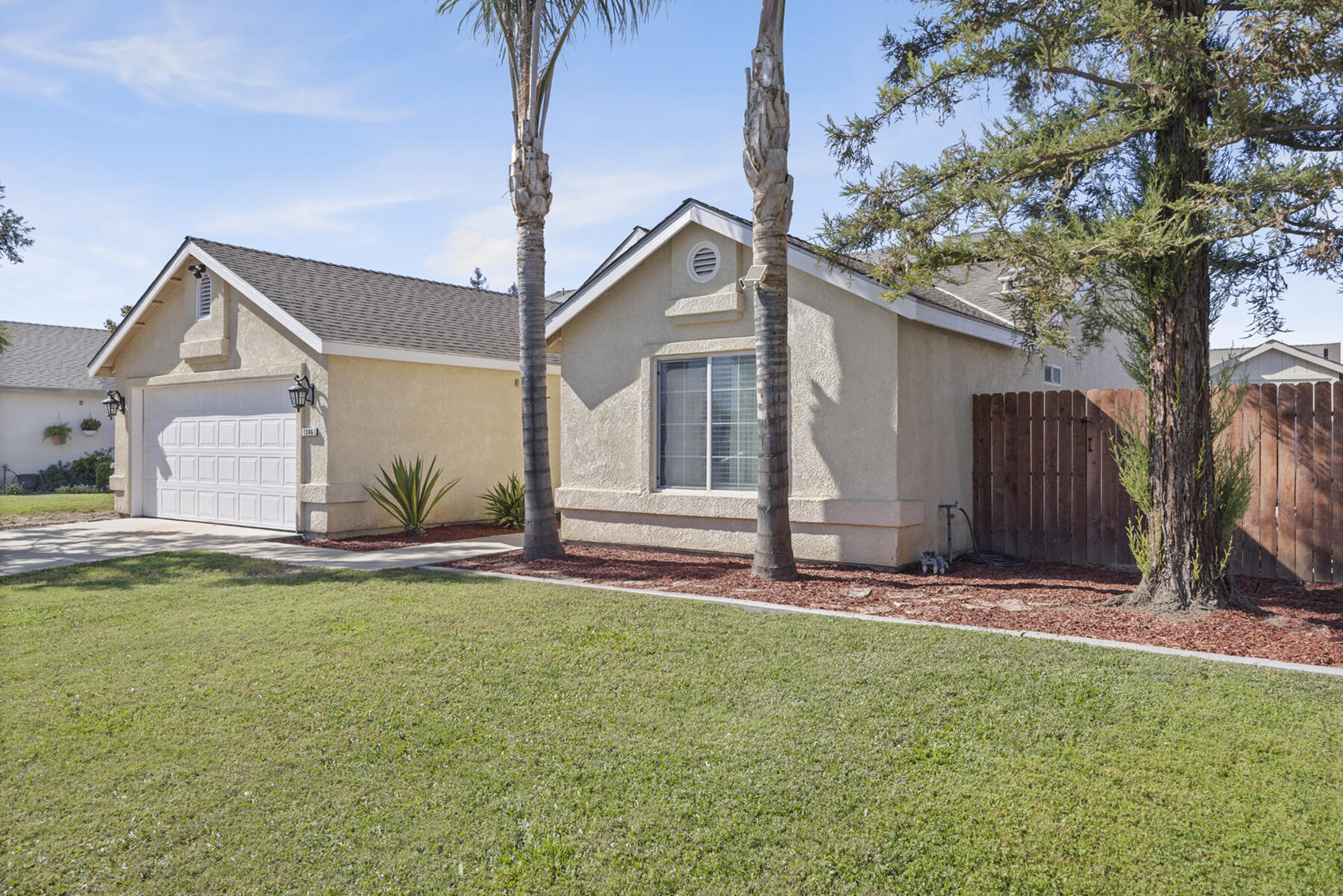 1306 River Springs Dr, Porterville, CA 93257