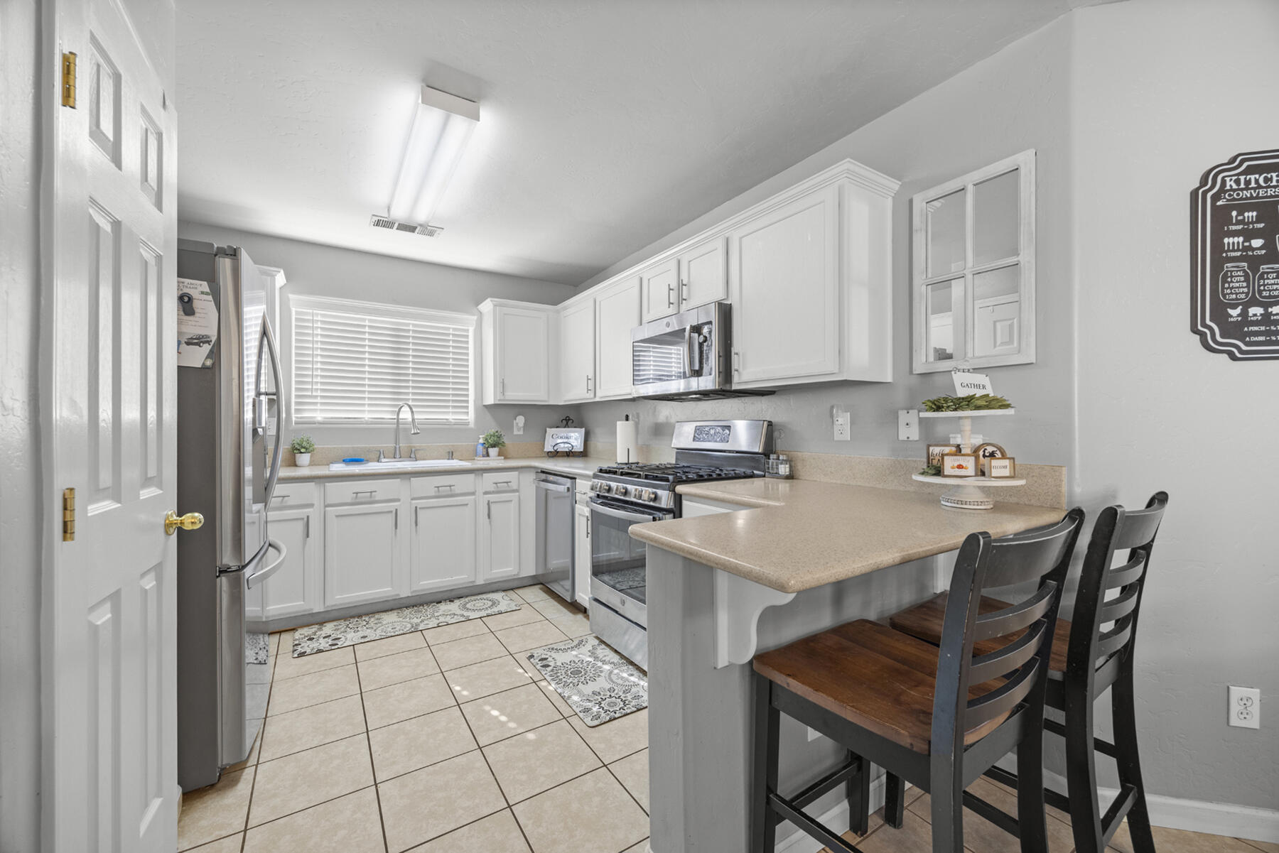 1306 River Springs Dr, Porterville, CA 93257