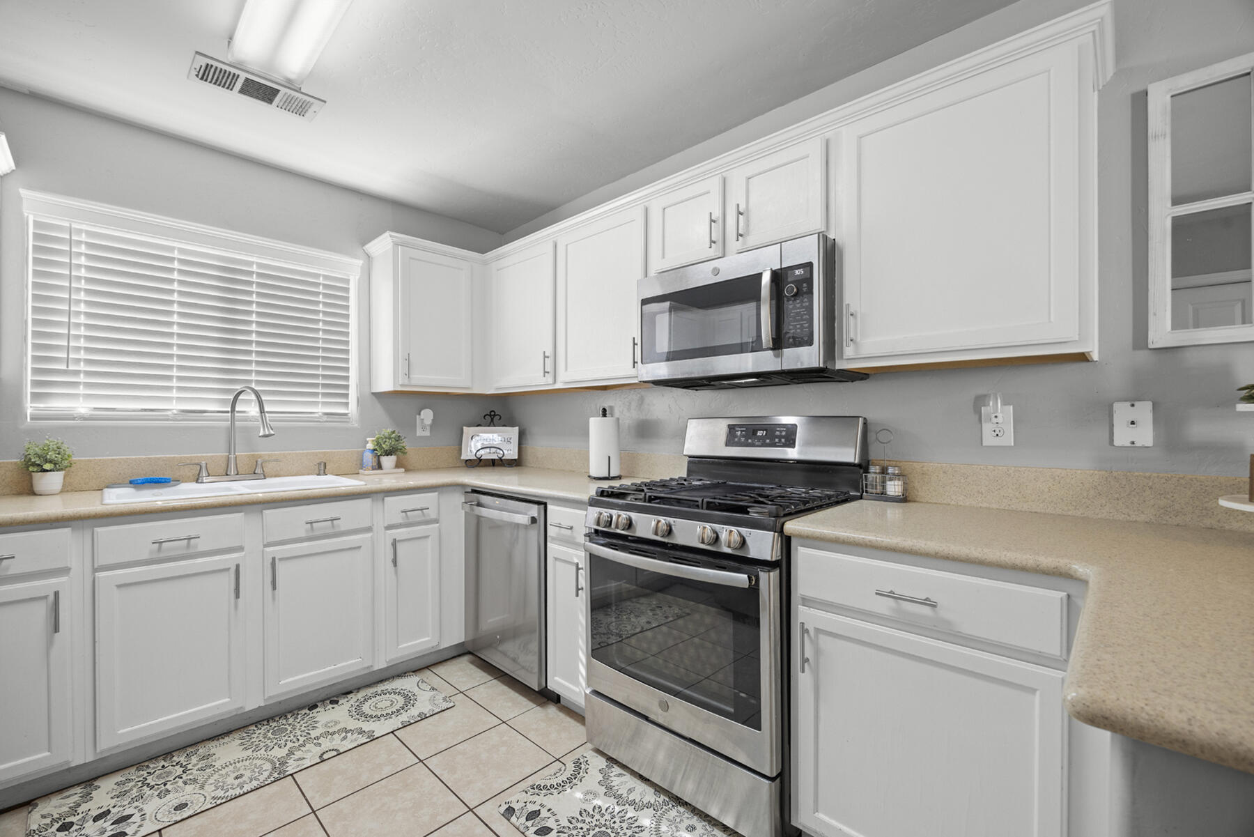1306 River Springs Dr, Porterville, CA 93257