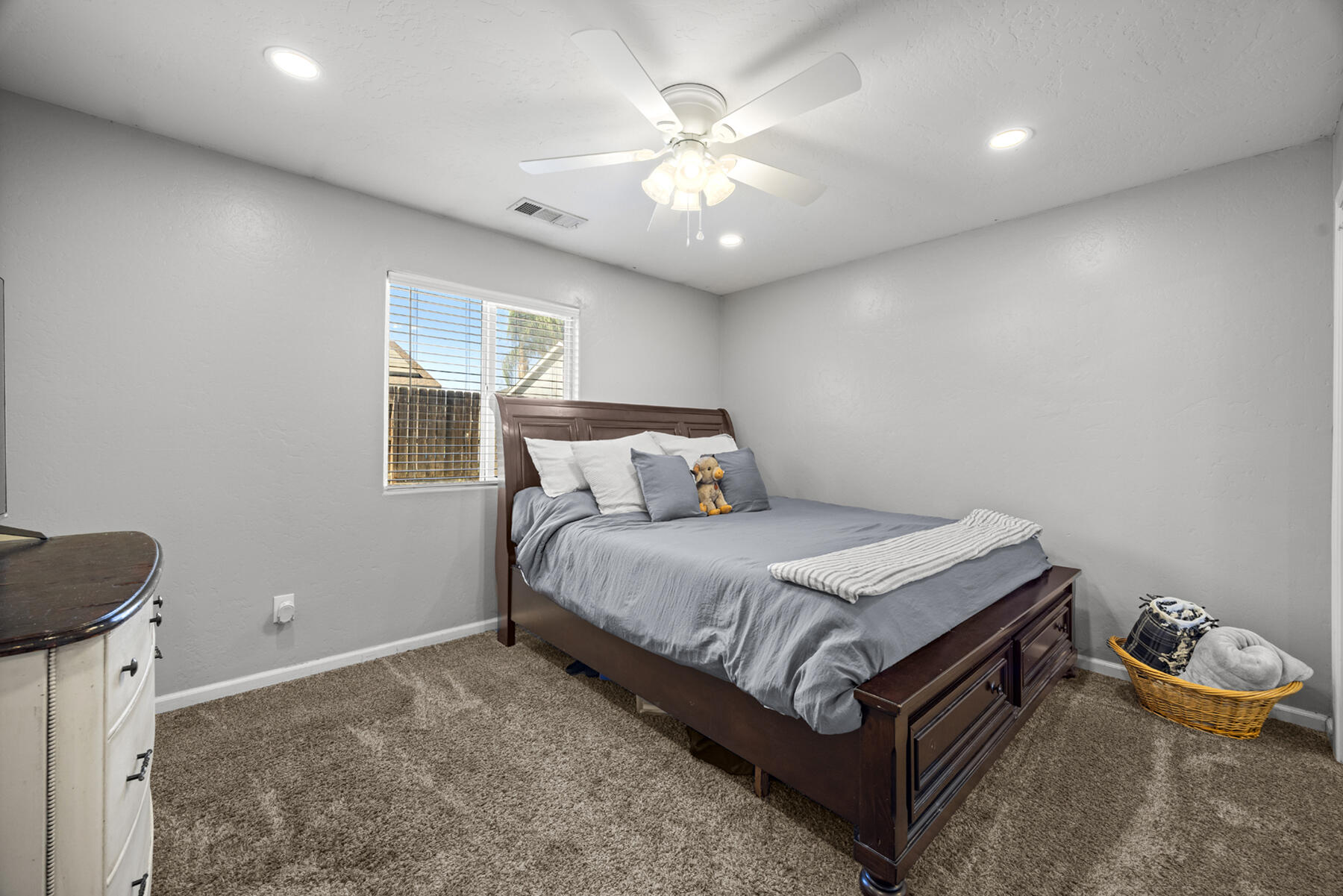 1306 River Springs Dr, Porterville, CA 93257