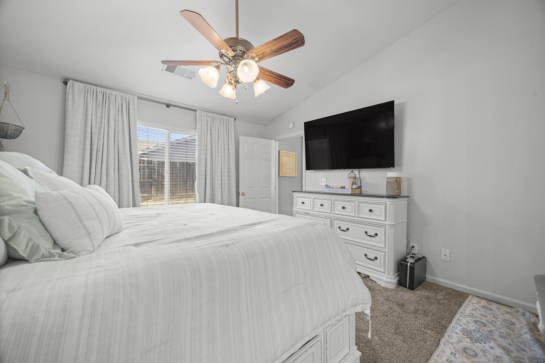 1306 River Springs Dr, Porterville, CA 93257