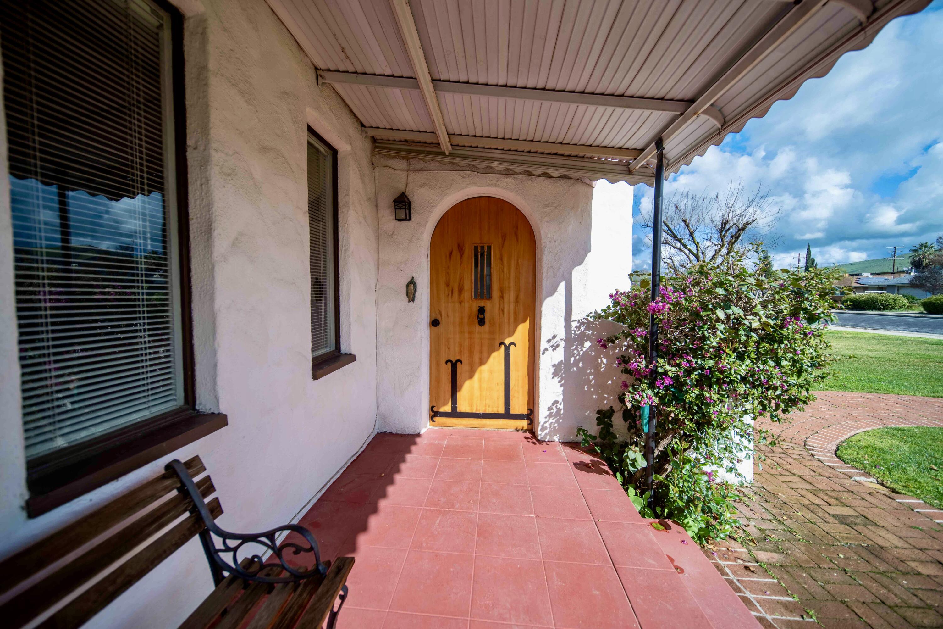 175 Lindero Ave, Lindsay, CA 93247