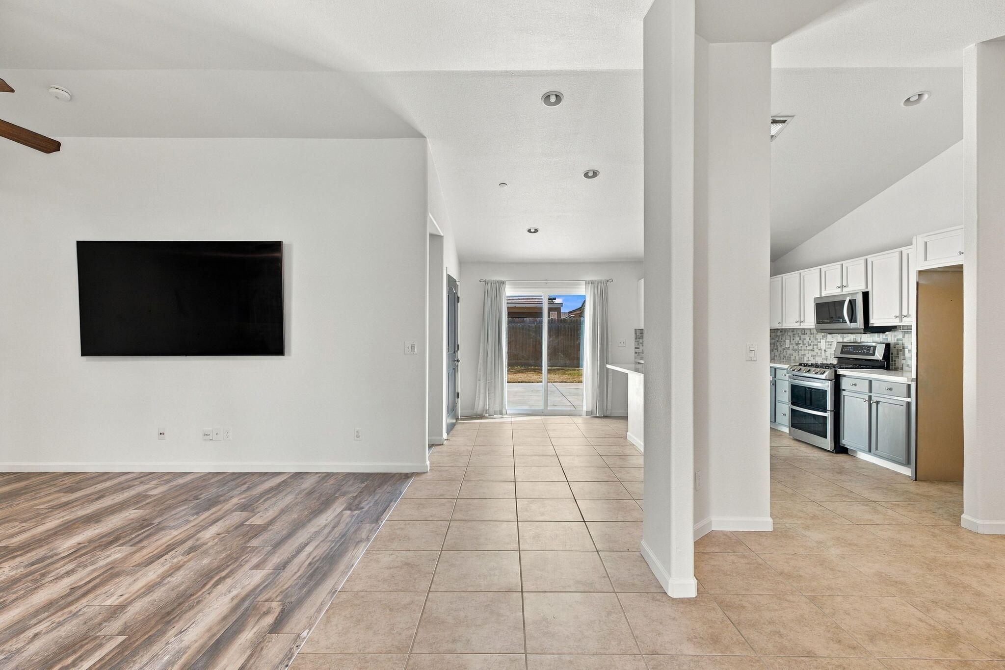 3068 S Foster Ct, Tulare, CA 93274